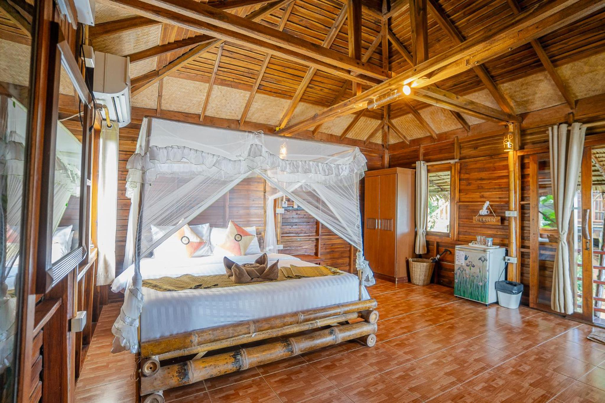 Seaview Teakwood House - Photo 3
