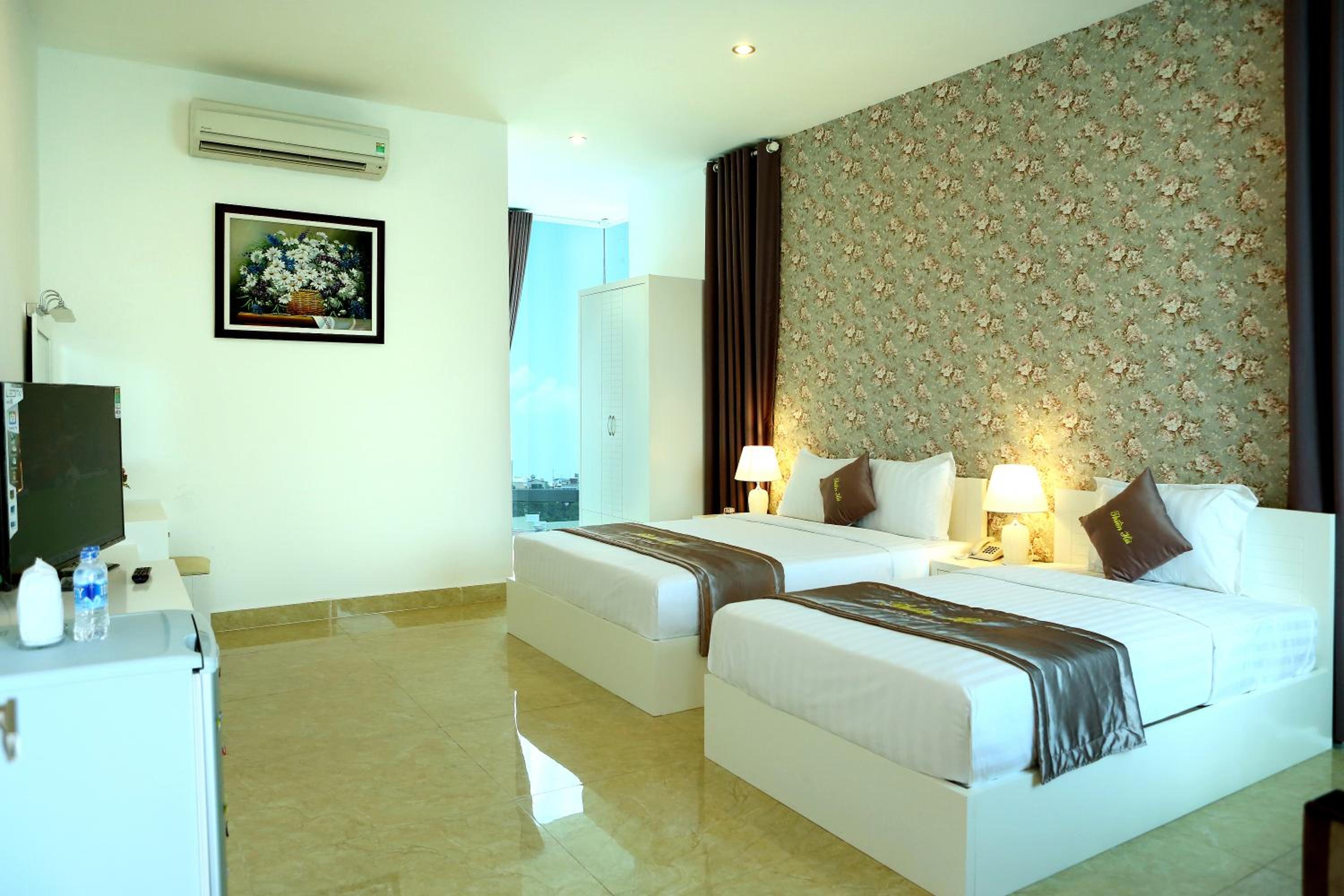Triple Room with City View