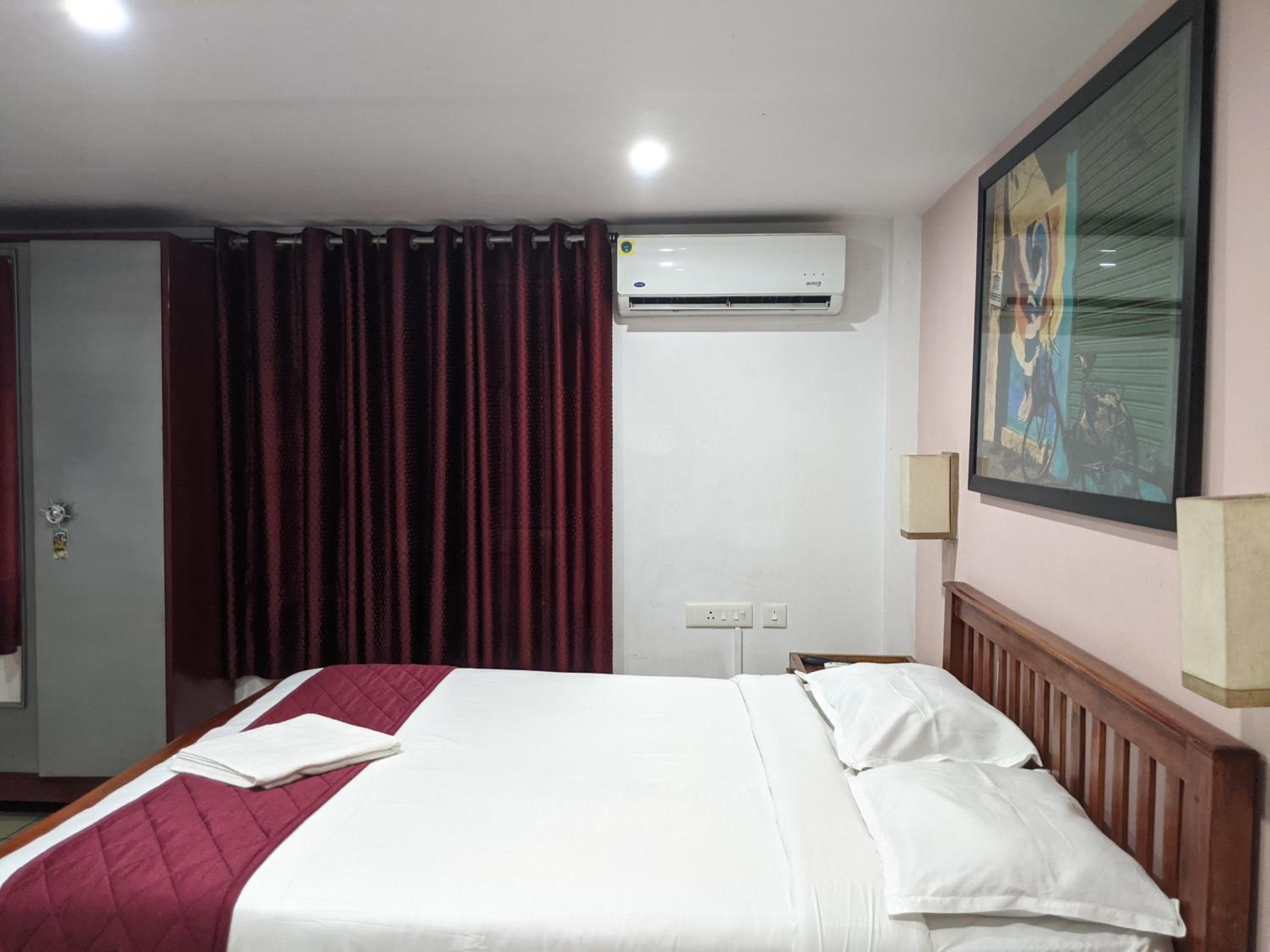 Deluxe Double Room (2 Adults + 1 Child) photo 3