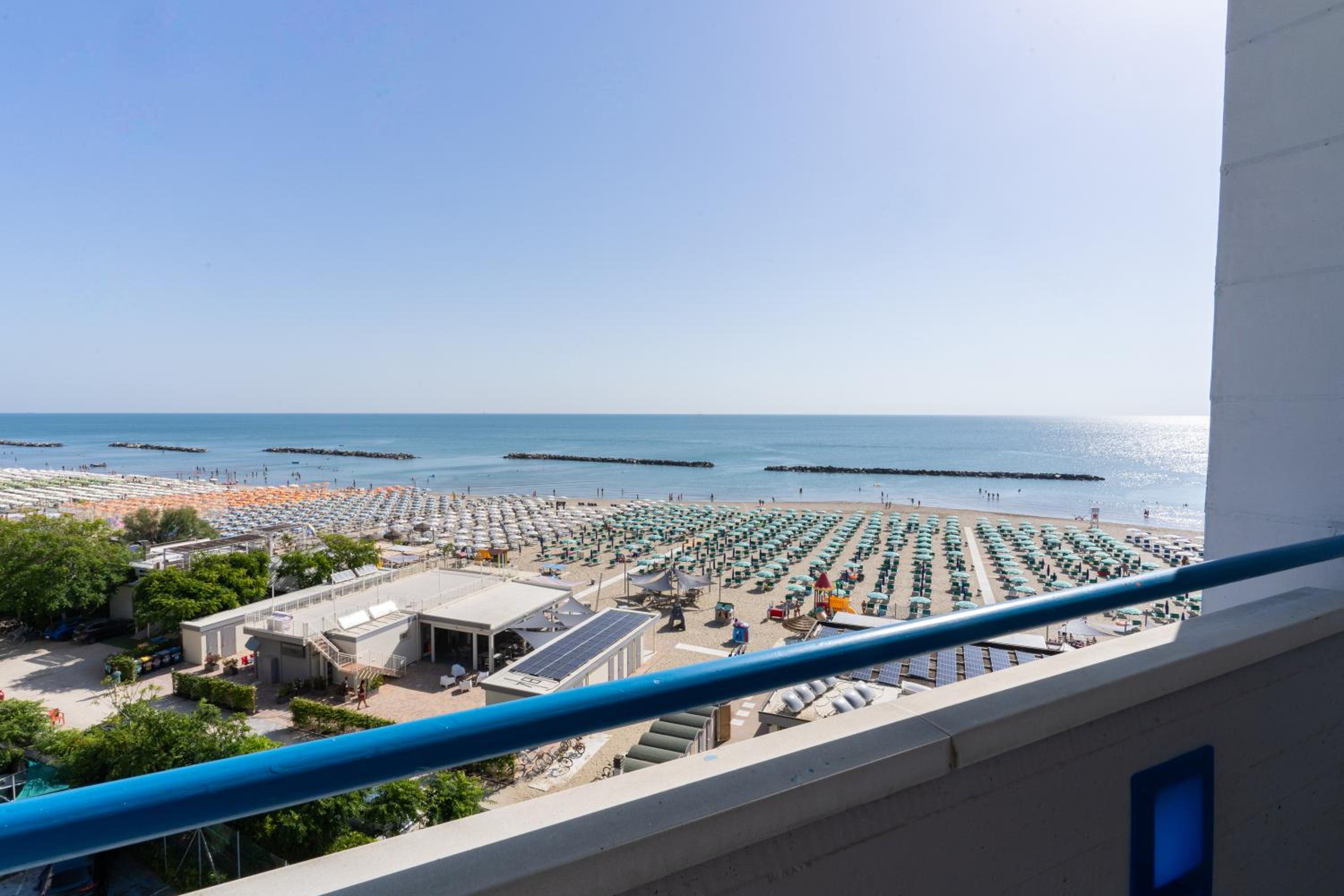 Standard Triple Room with Sea View - Photo 6