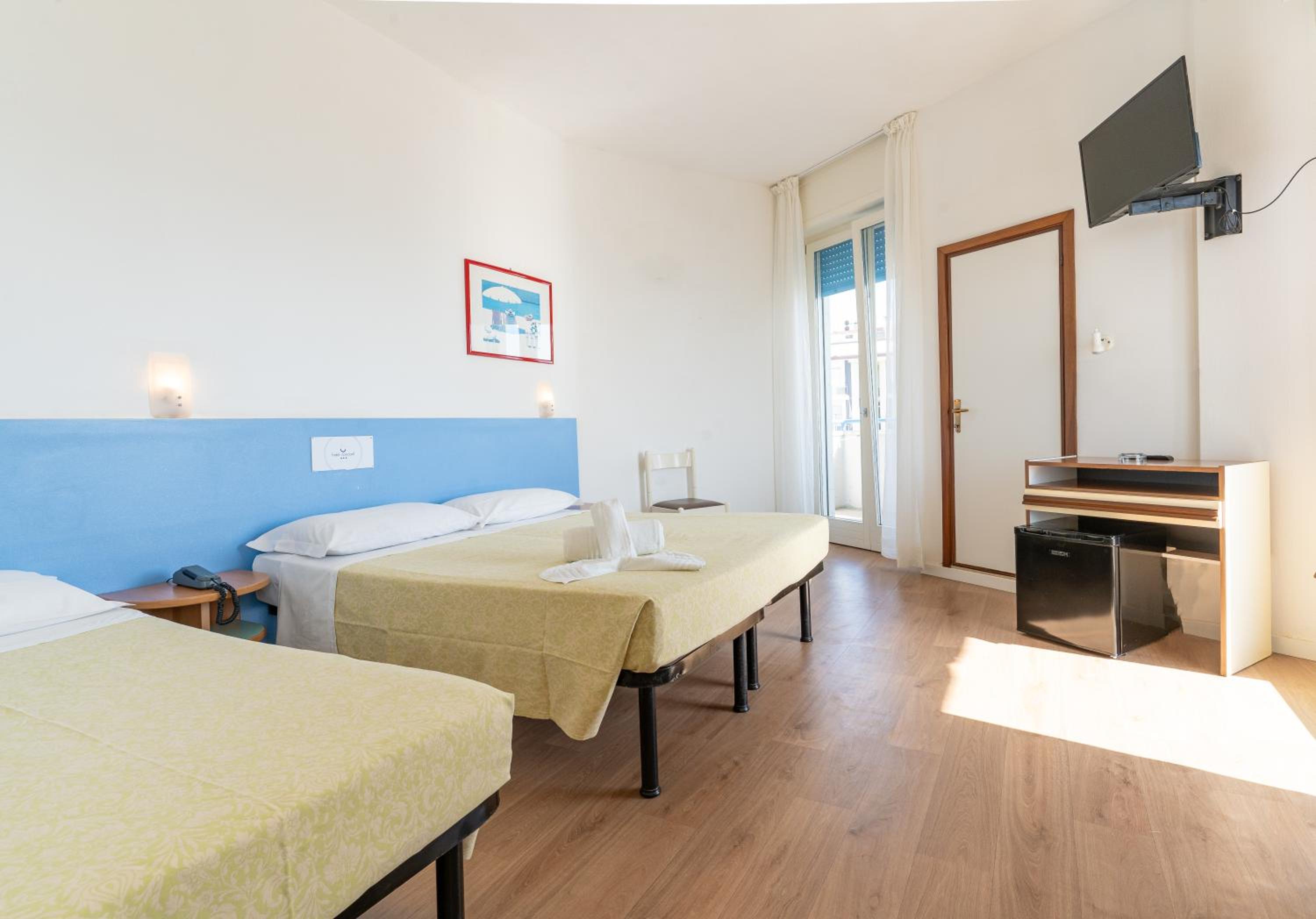 Standard Triple Room with Sea View - Photo 1