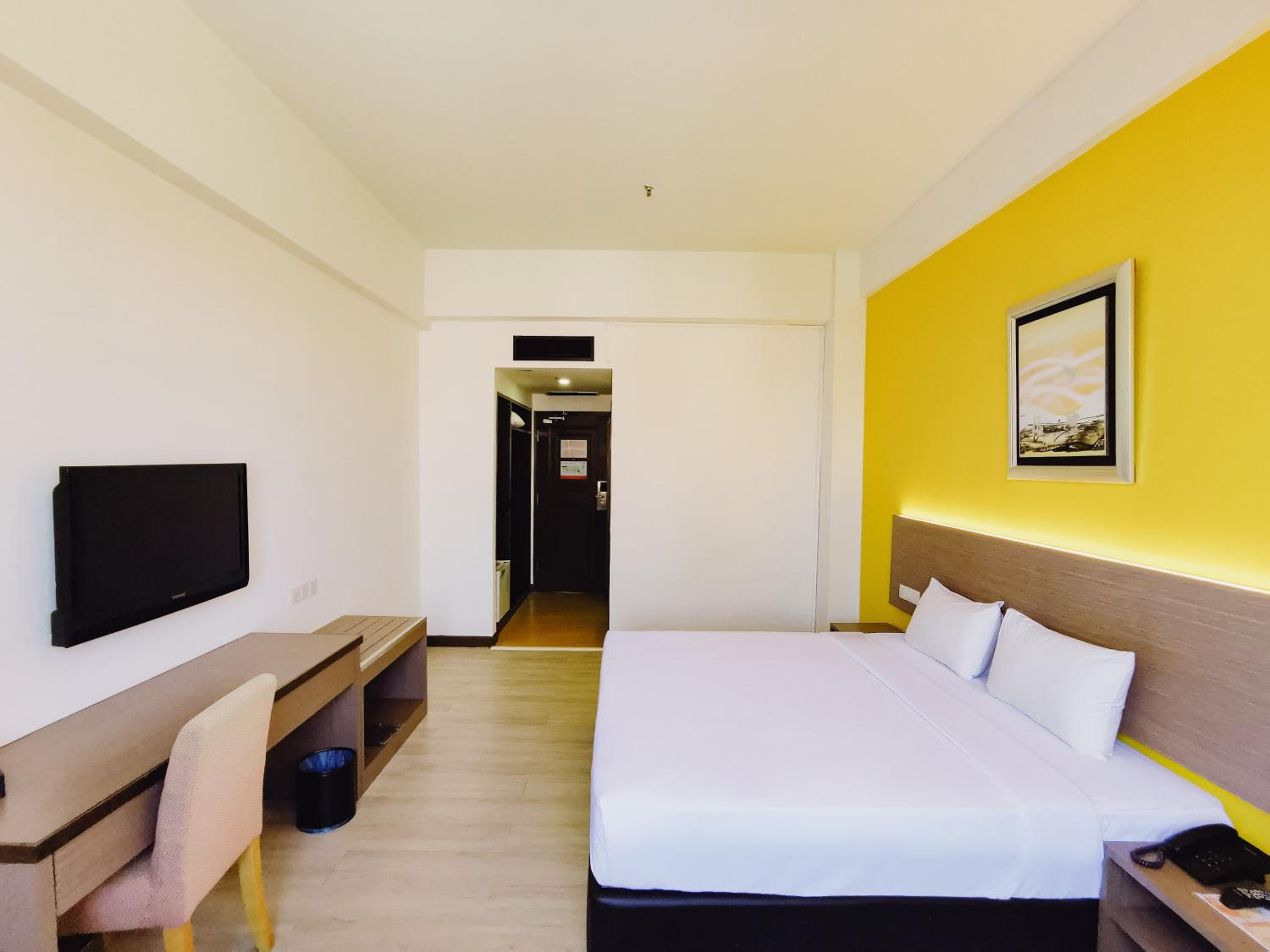 Deluxe King Room - Photo 3