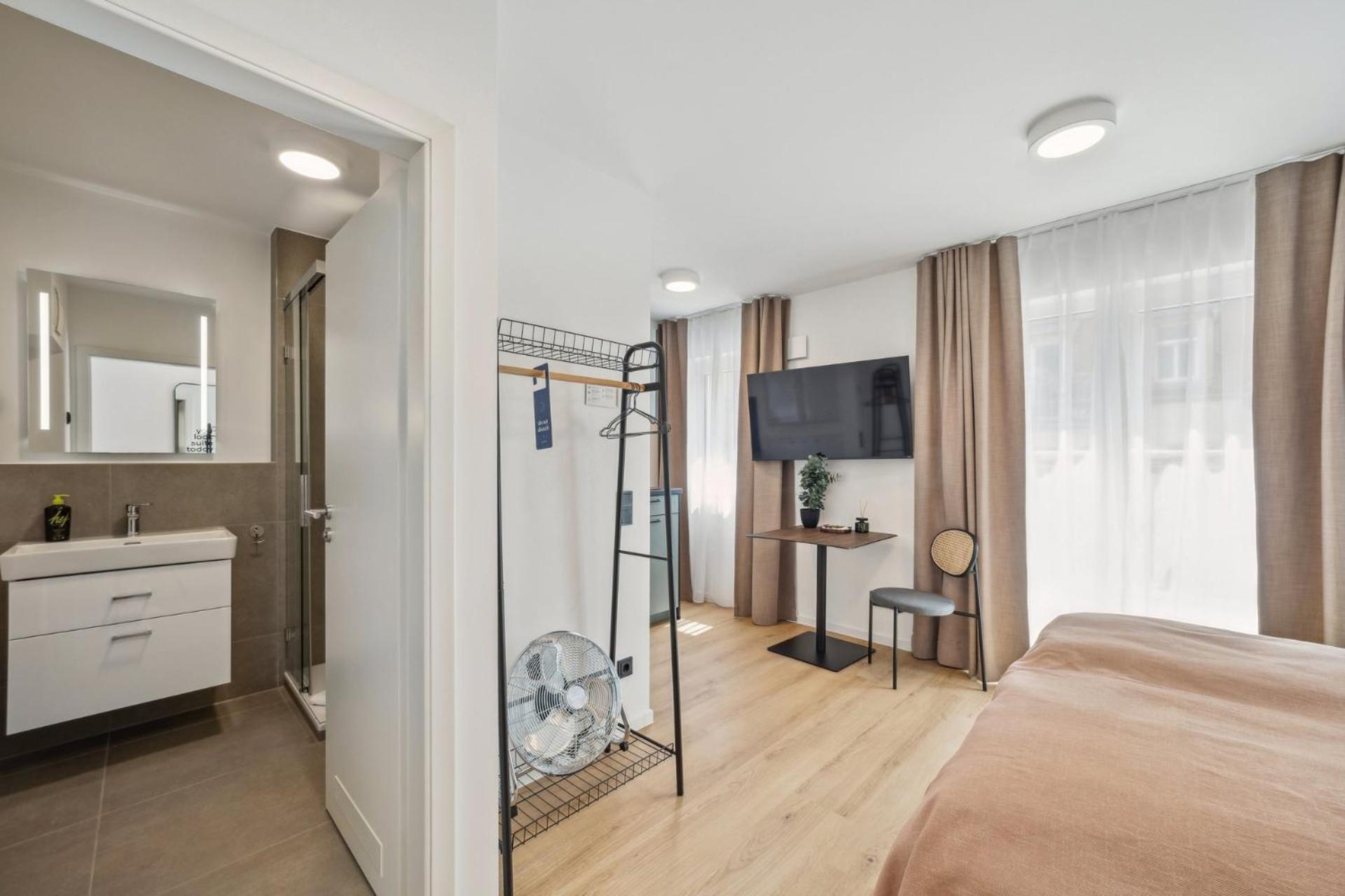 Single Suite with balcony photo 2
