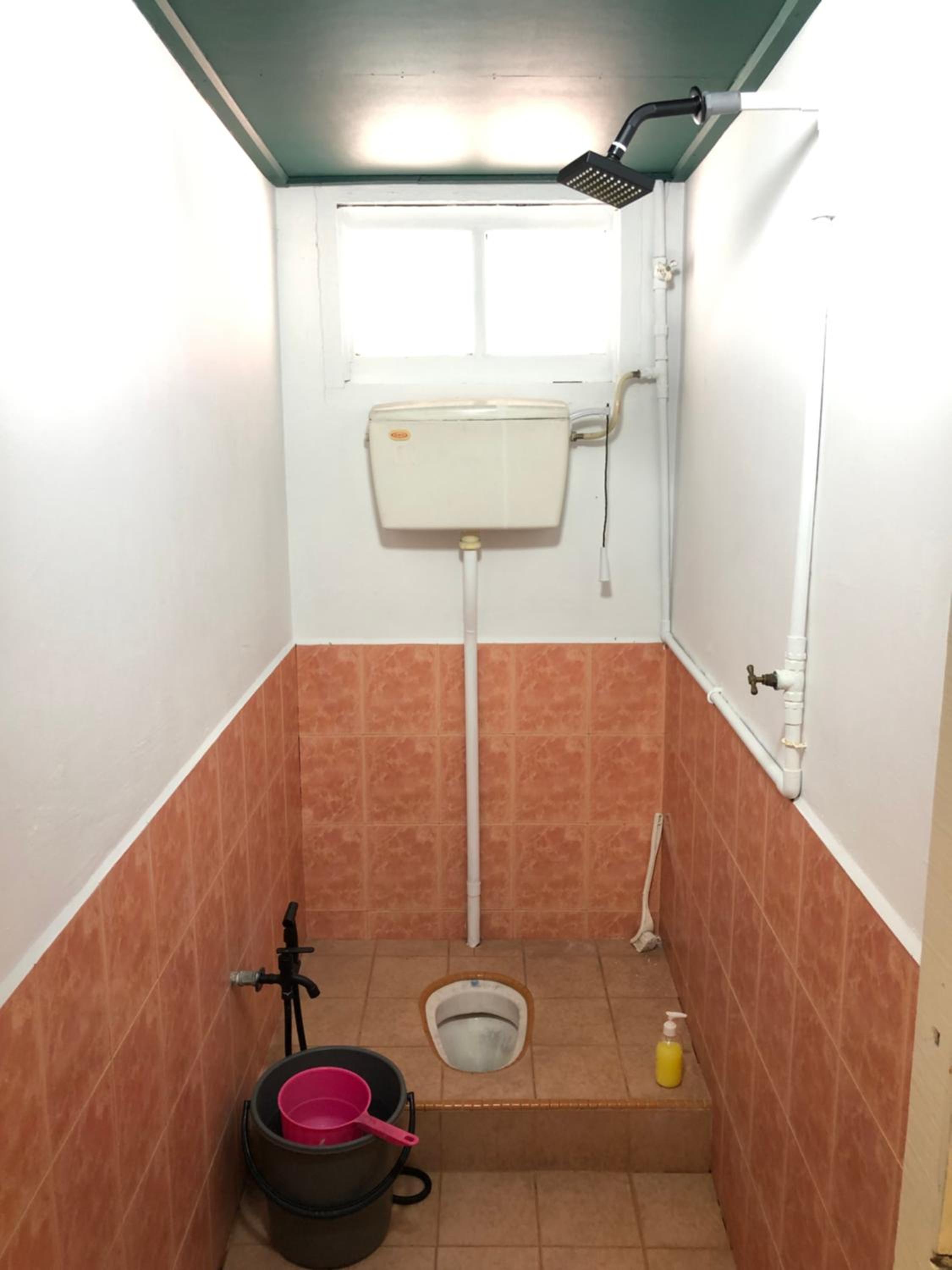 Triple Room with Private Bathroom - Photo 10