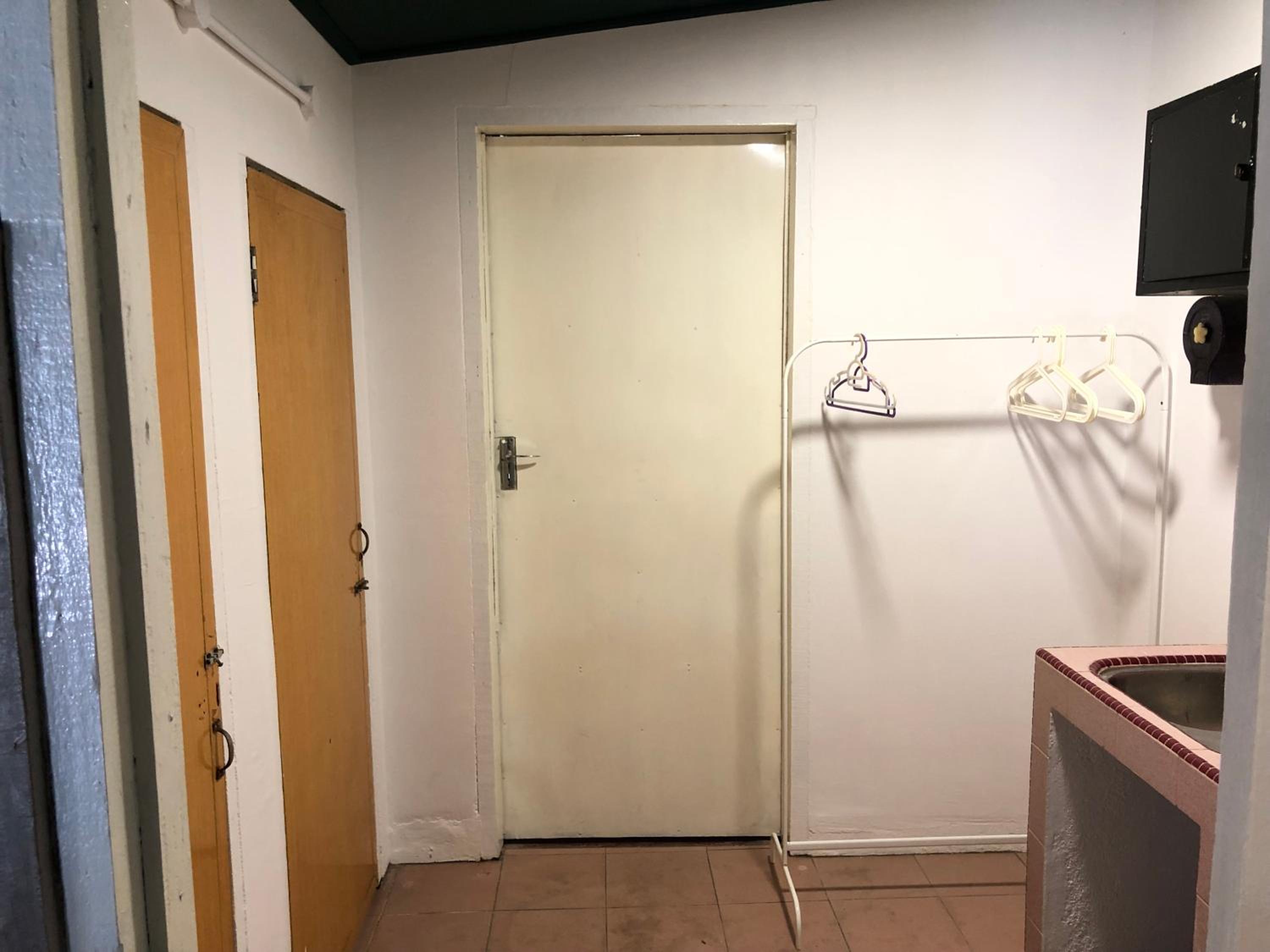 Triple Room with Private Bathroom - Photo 7