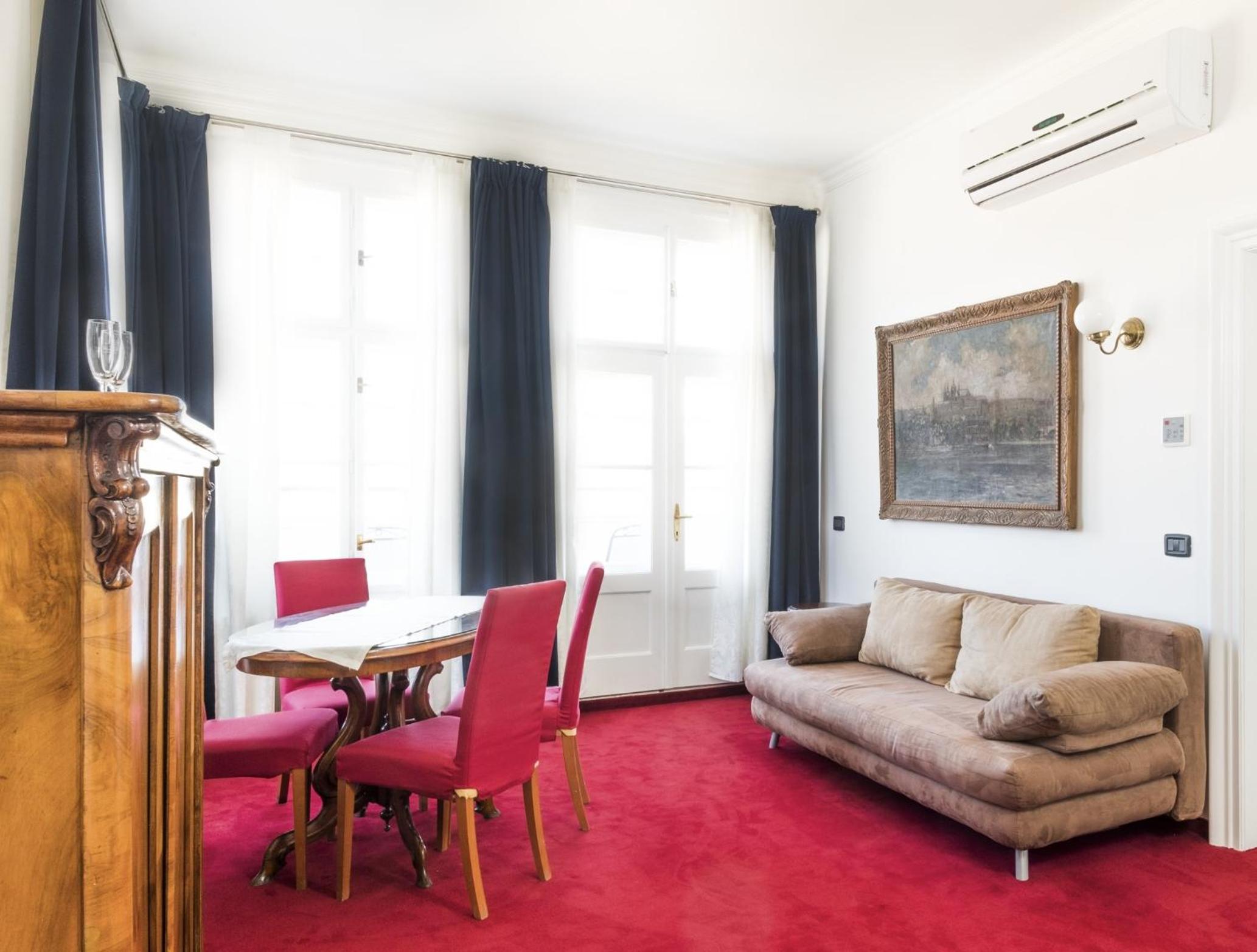 Suite (2-3 Adults)