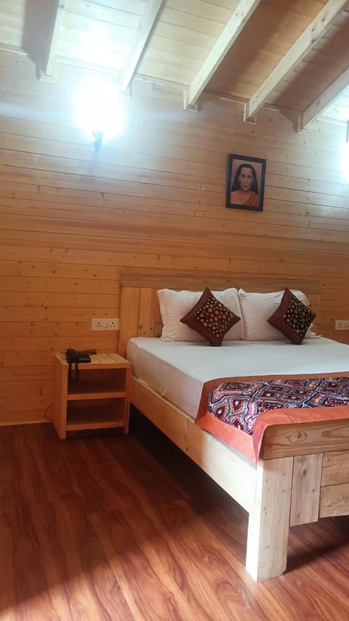 Deluxe Double Room (2 Adults + 1 Child) - Photo 2