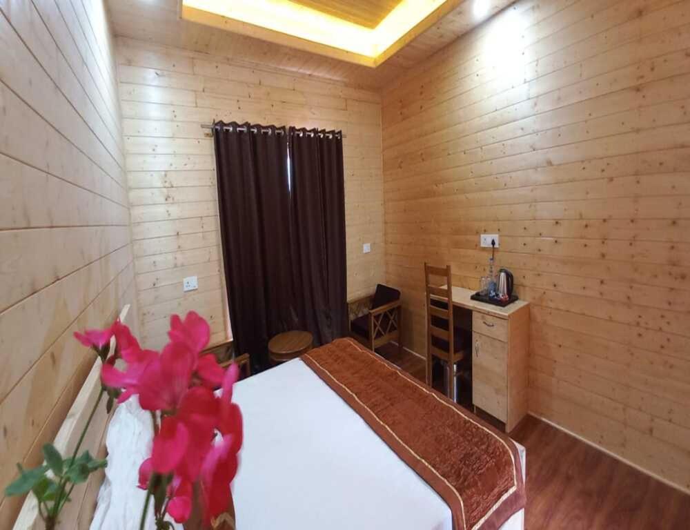Deluxe Double Room (2 Adults + 1 Child) - Photo 13