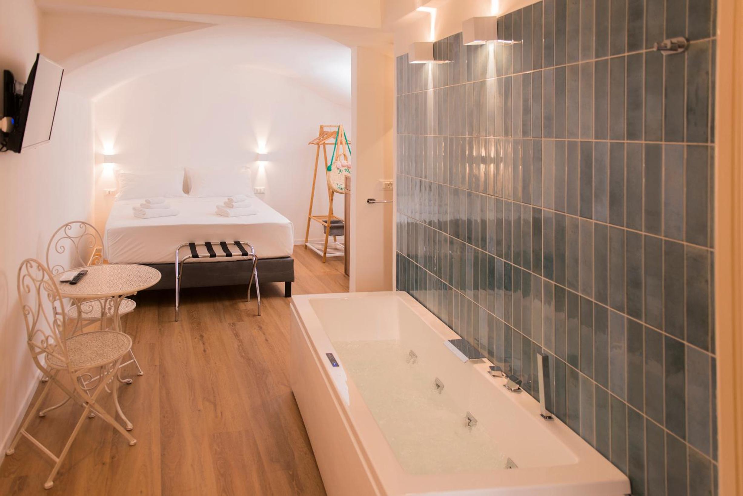 Deluxe Suite with Spa Bath