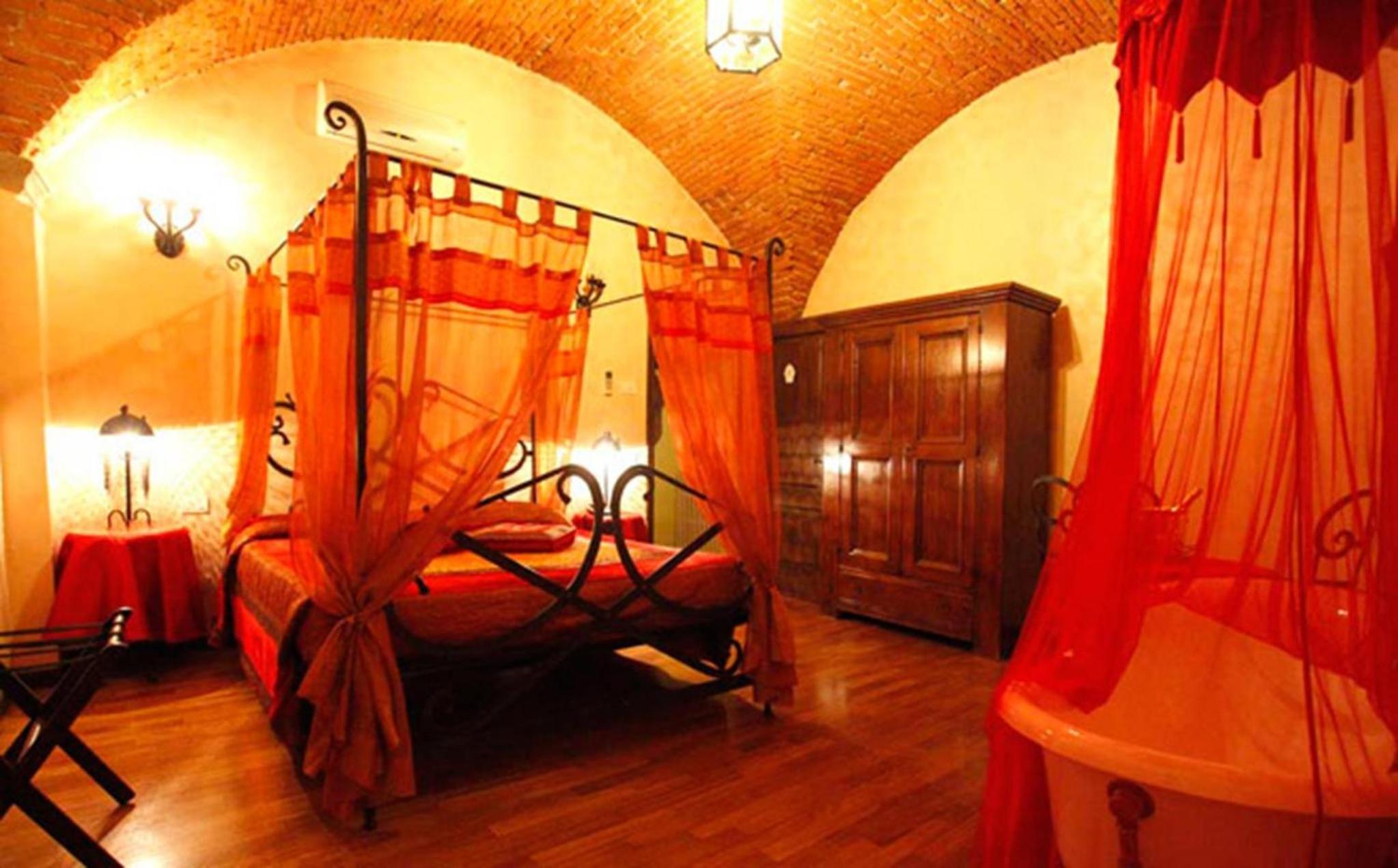 Deluxe King Room photo 1