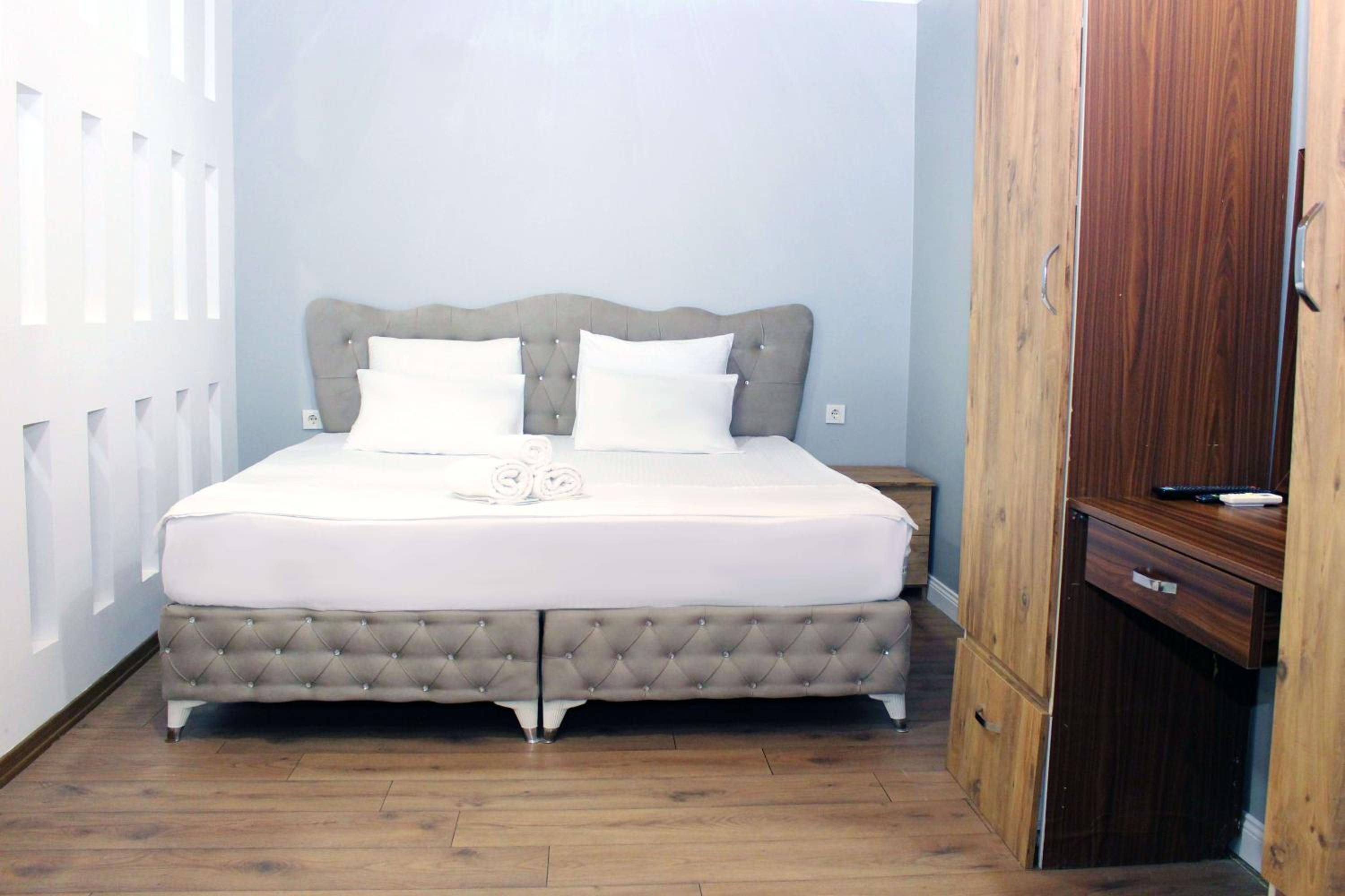 Double Room with Spa Bath photo 2