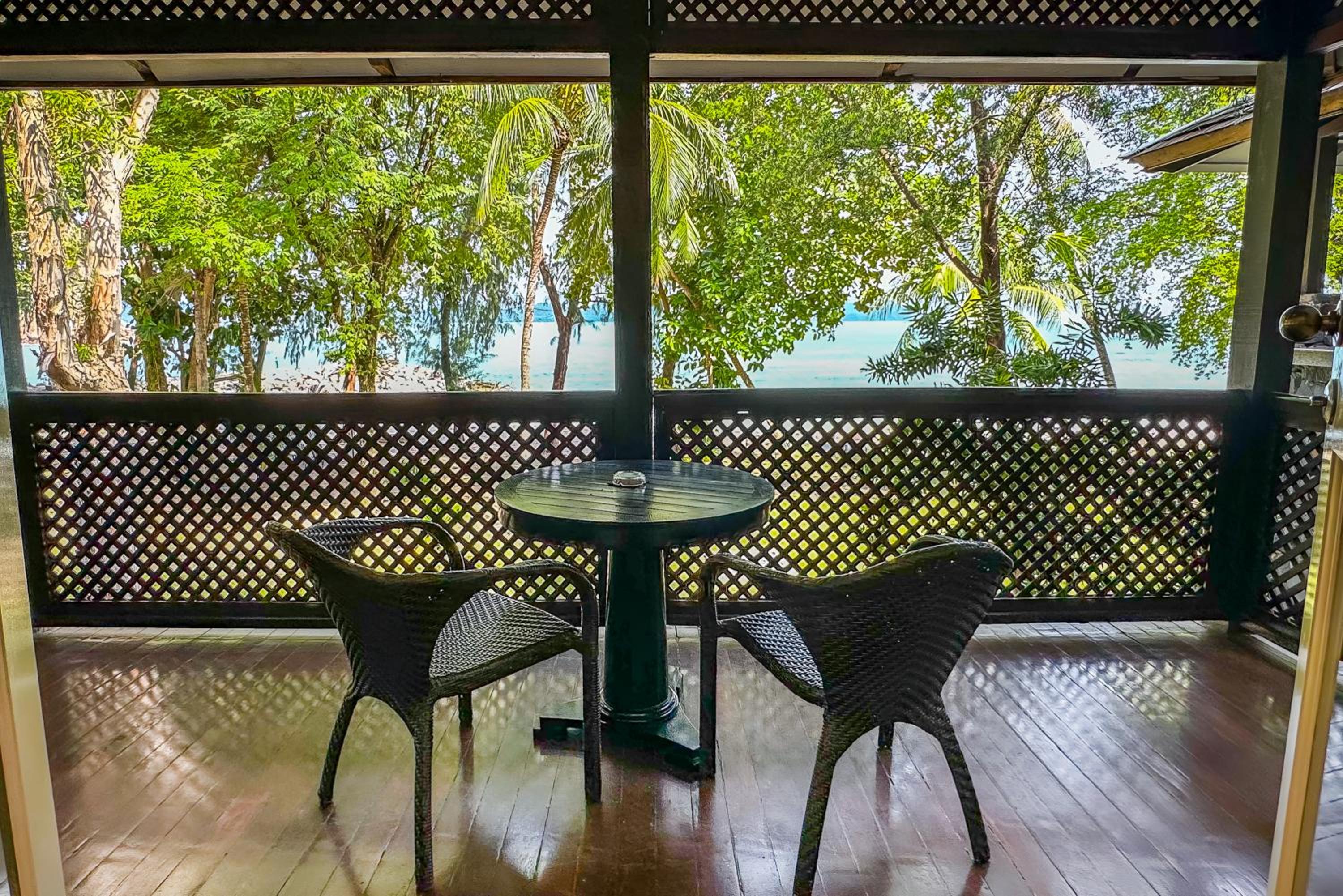 One Bedroom Sea View Suite - Photo 13