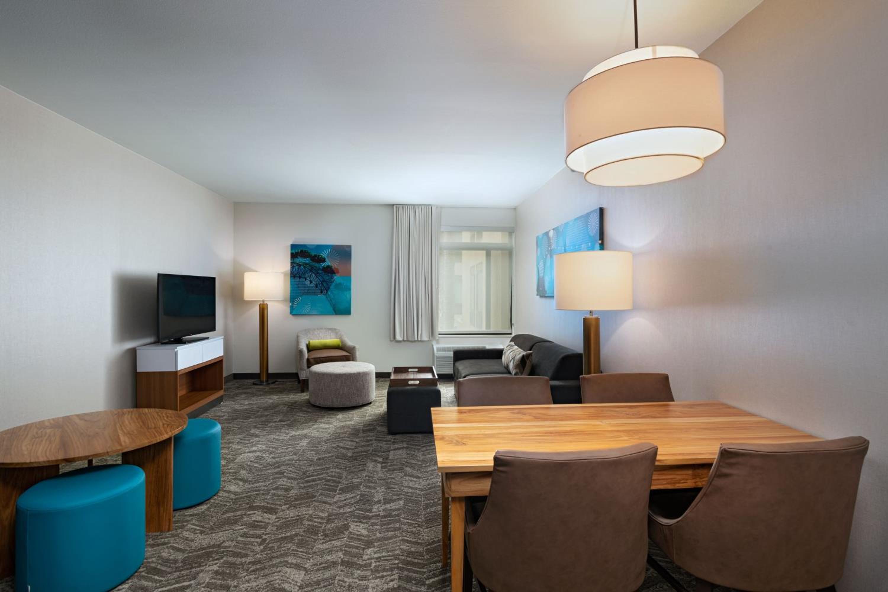 1 Bedroom Suite, 2 Queens, Trundle Bed photo 1