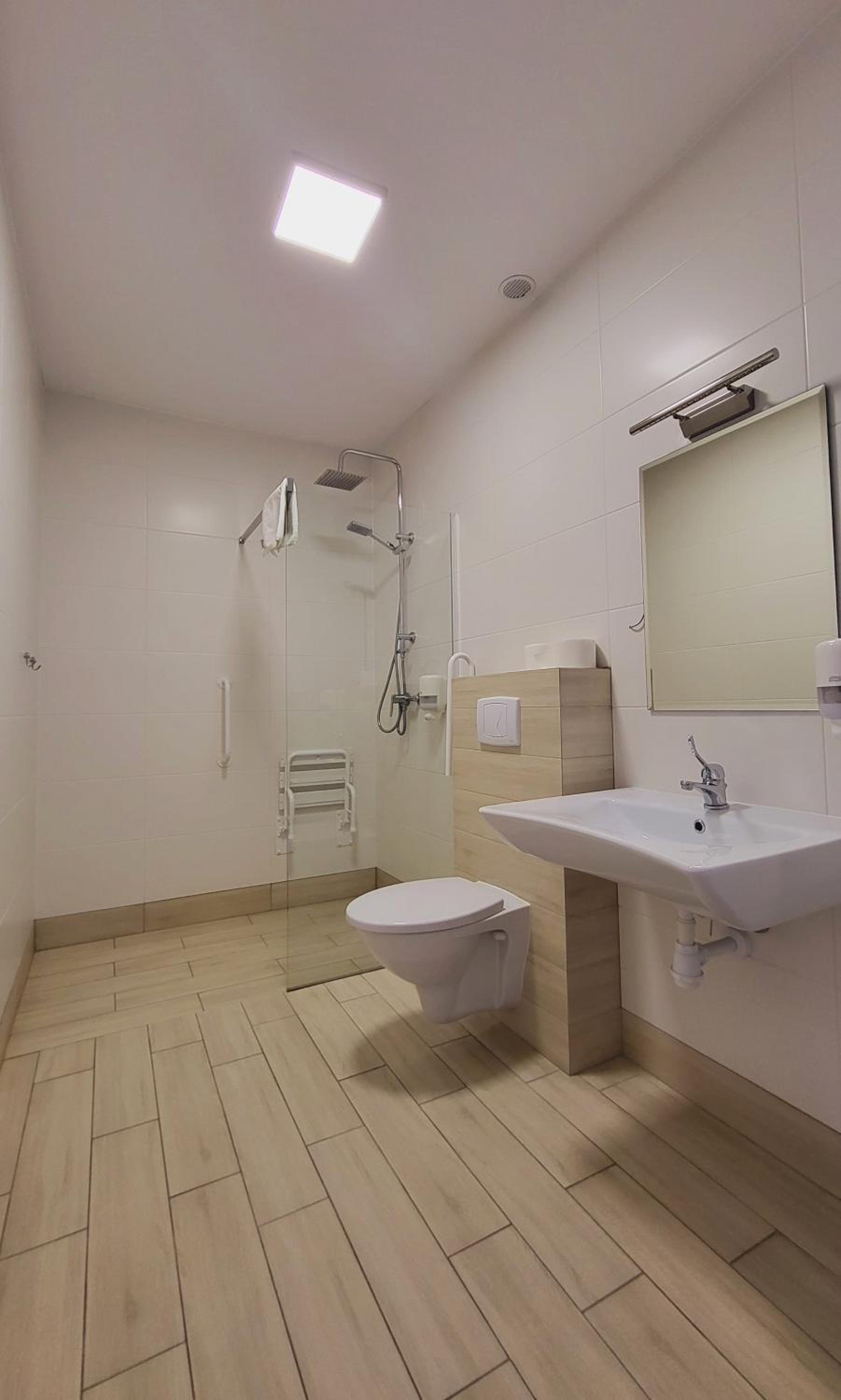 Large Double Room - Photo 8