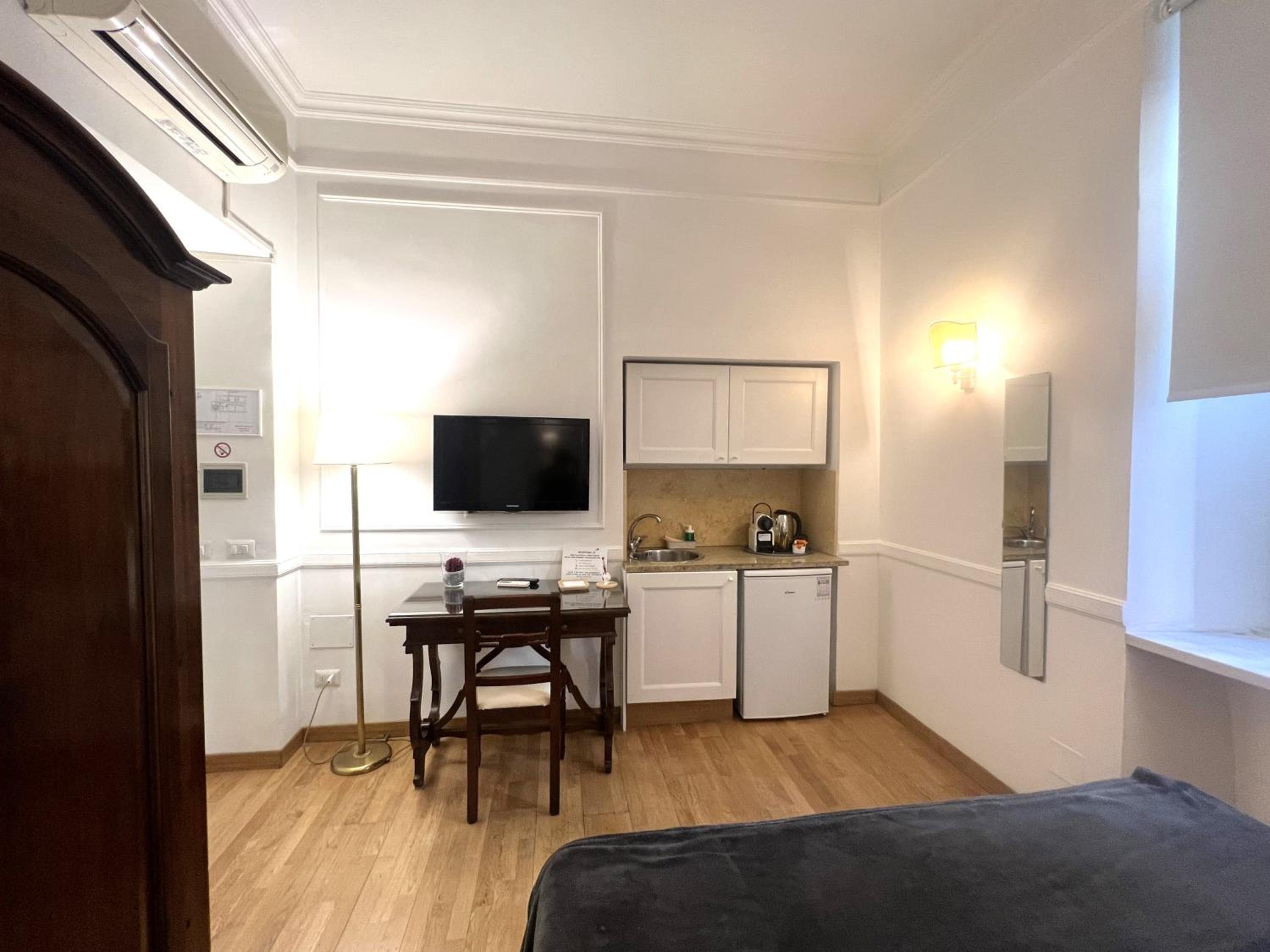 Standard Double Room photo 2