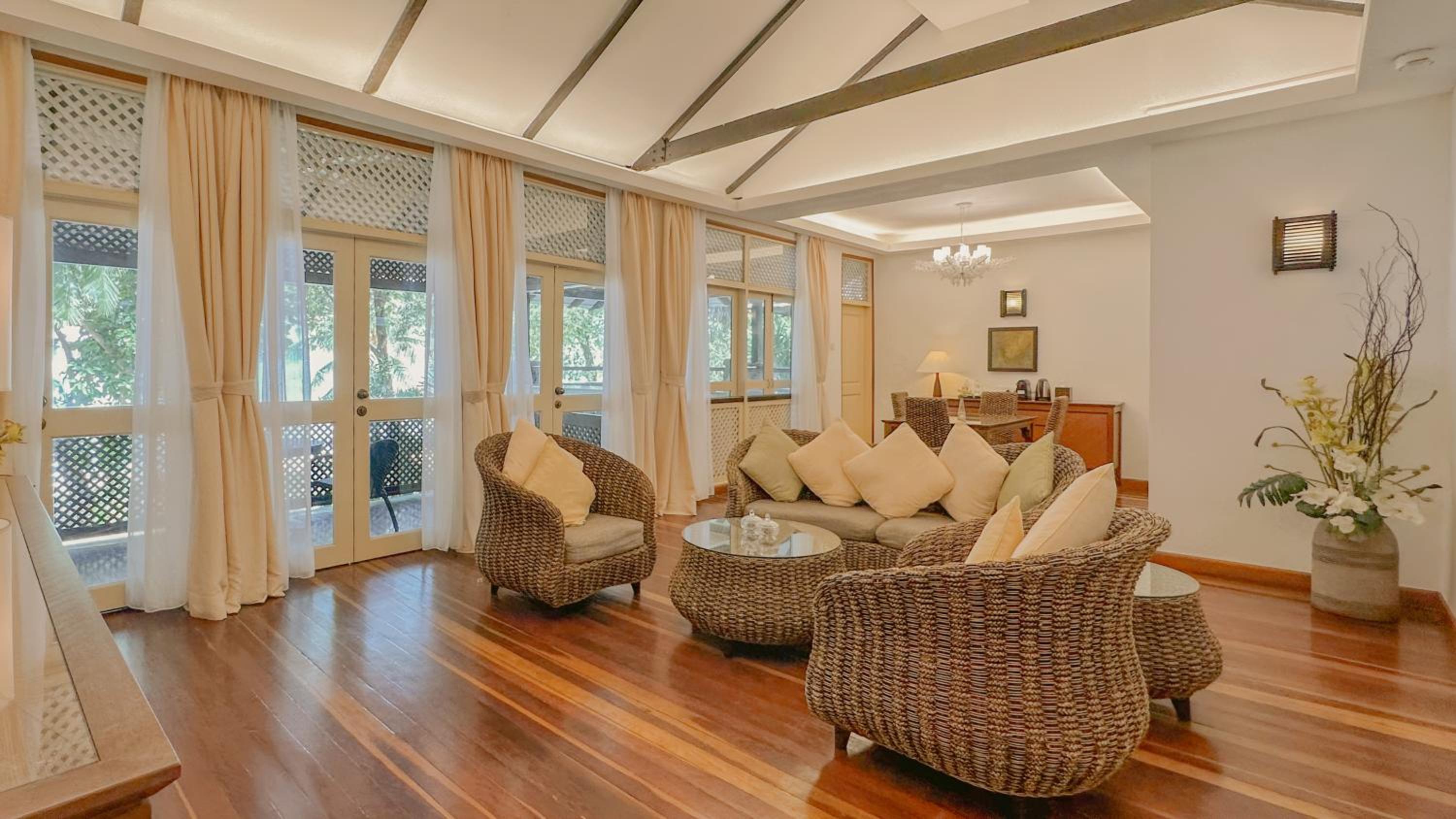 One Bedroom Sea View Suite - Photo 8