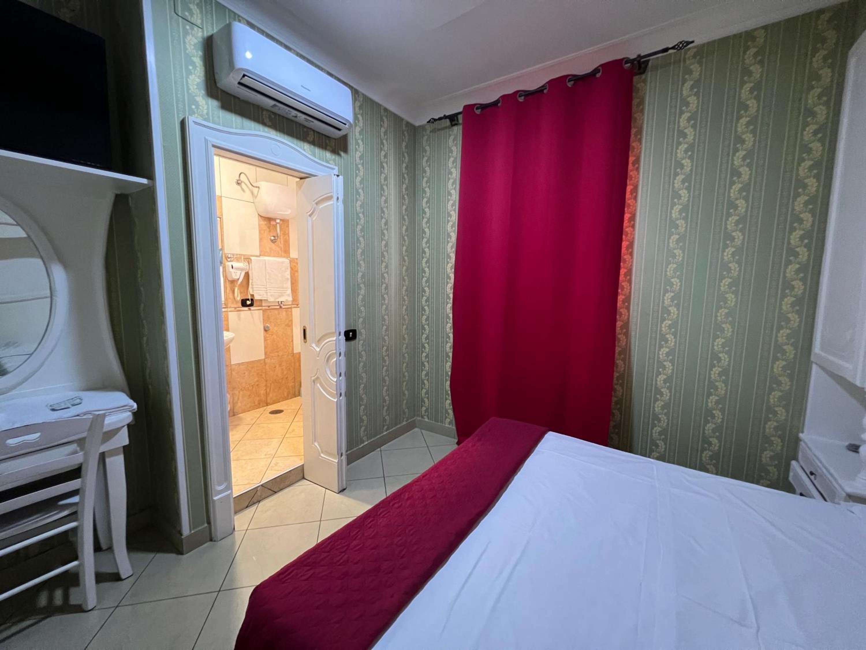 Deluxe Single Room