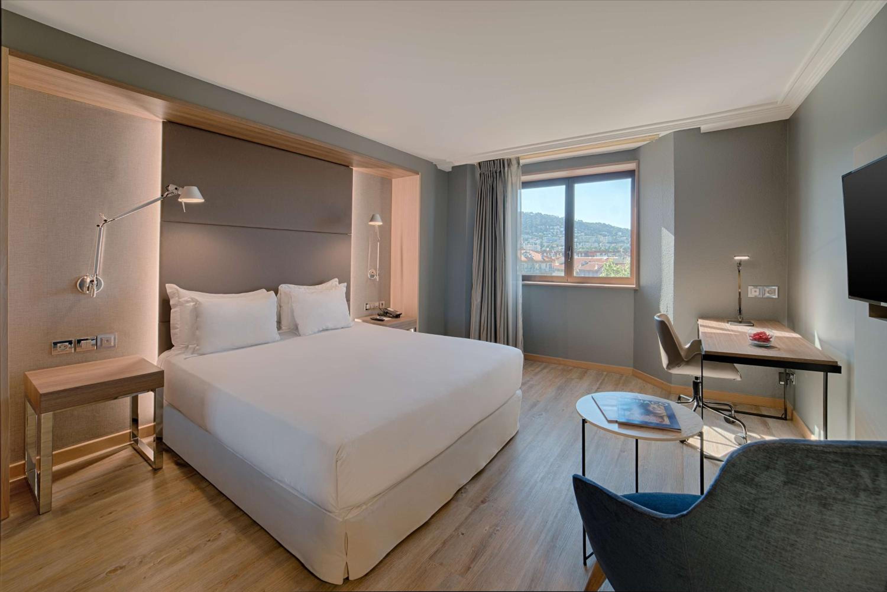 Superior Double or Twin Room thumbnail 5