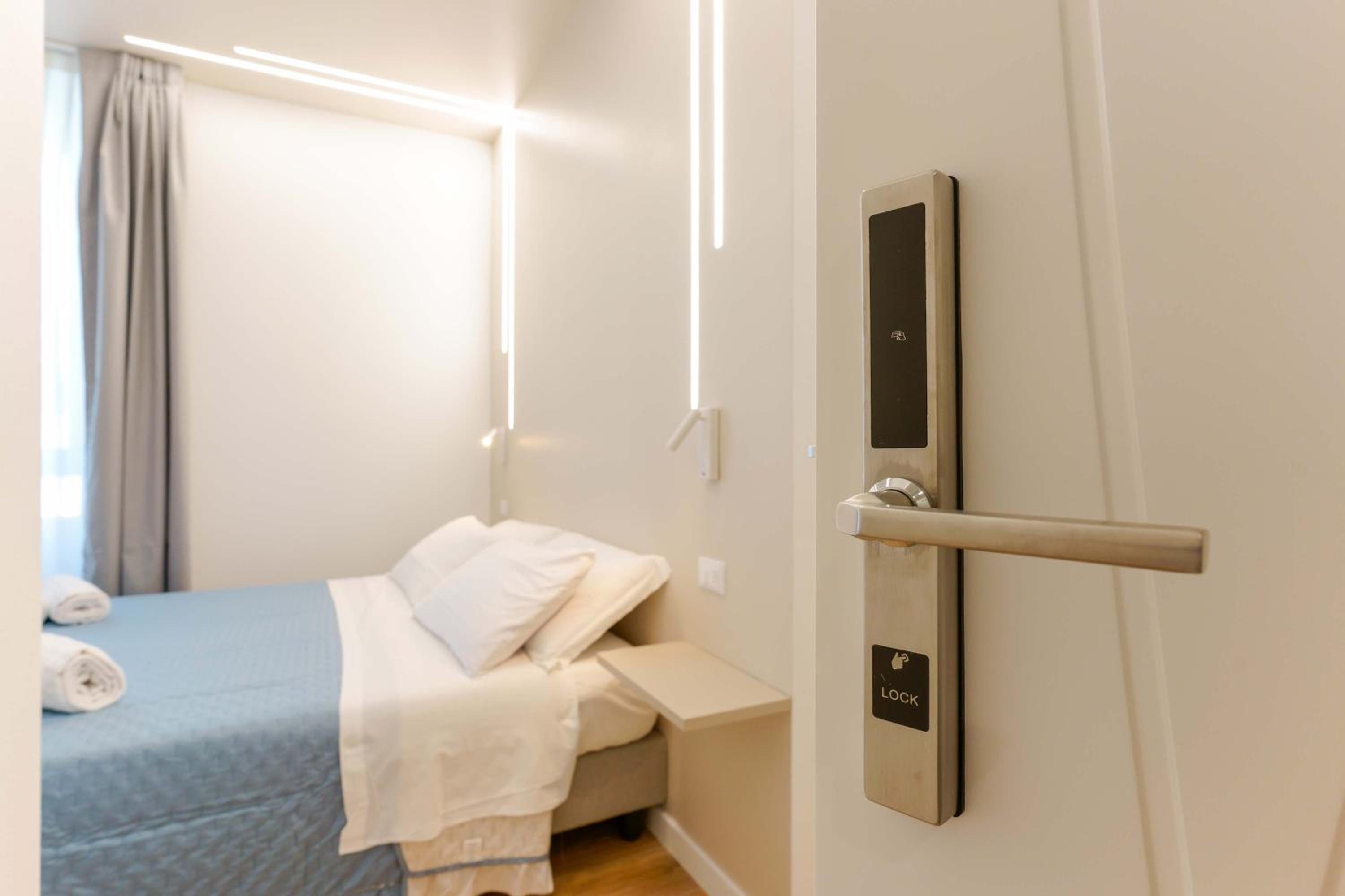 Deluxe King Room - Photo 1