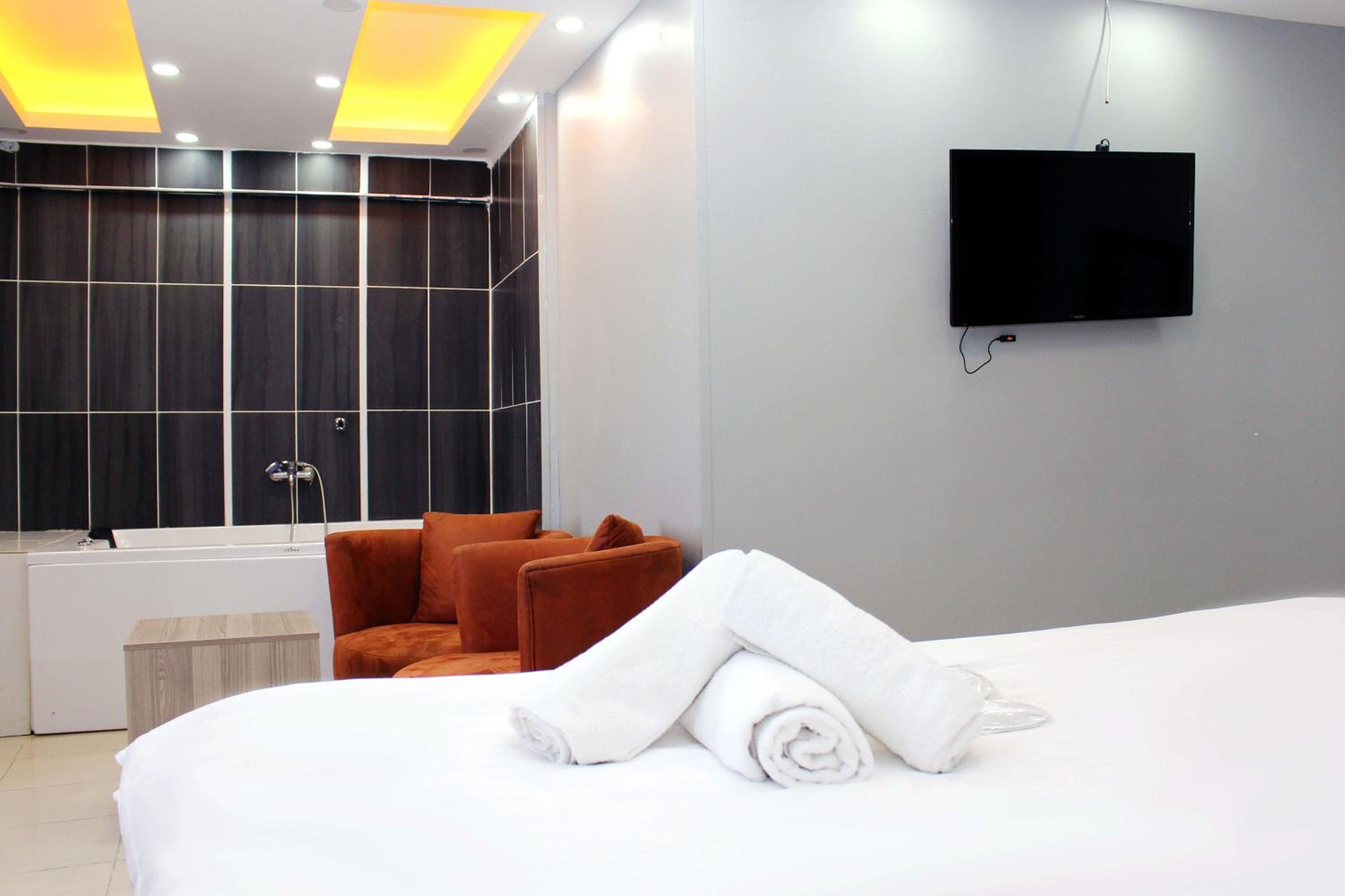Deluxe King Room photo 3