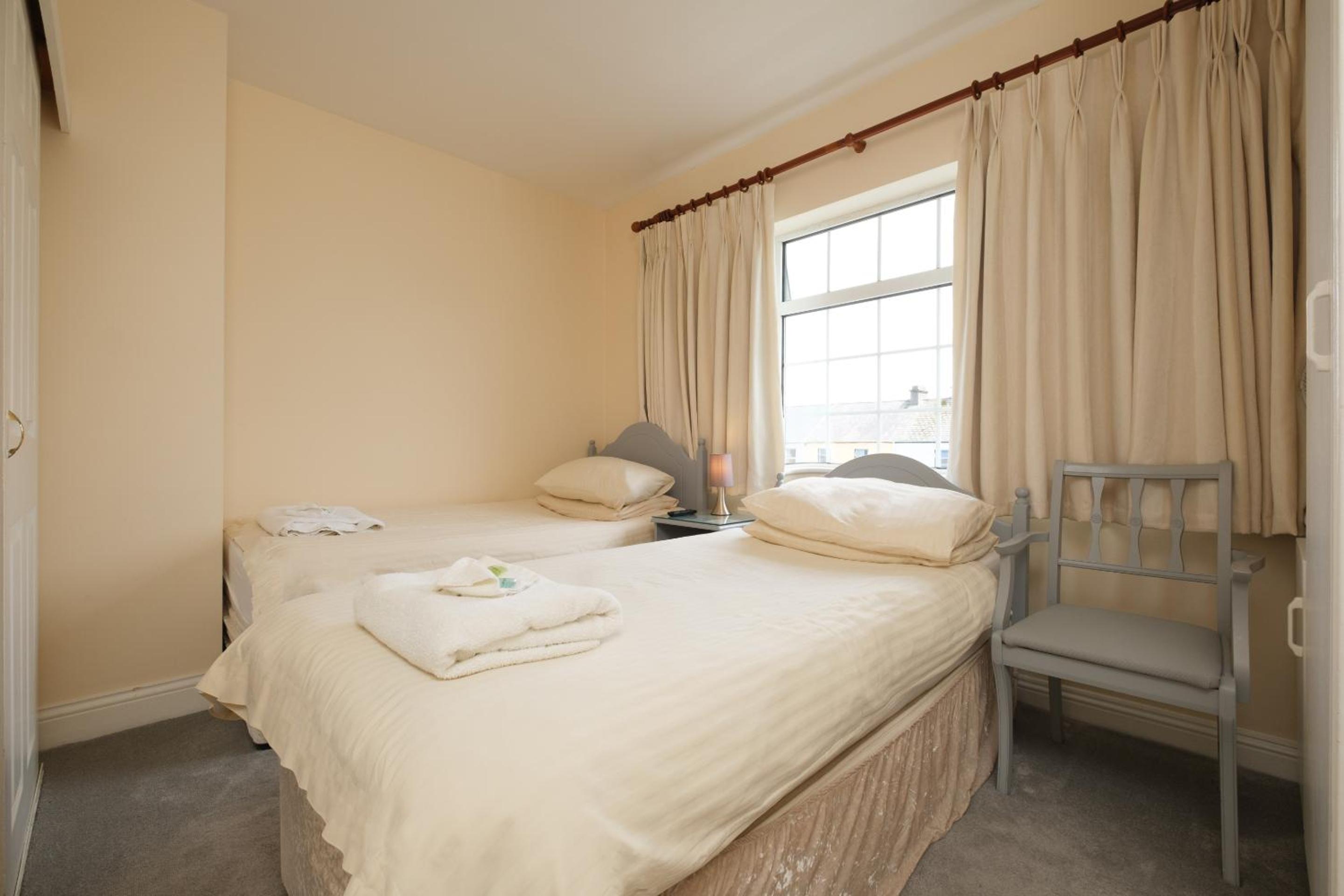 Twin Room with Shower