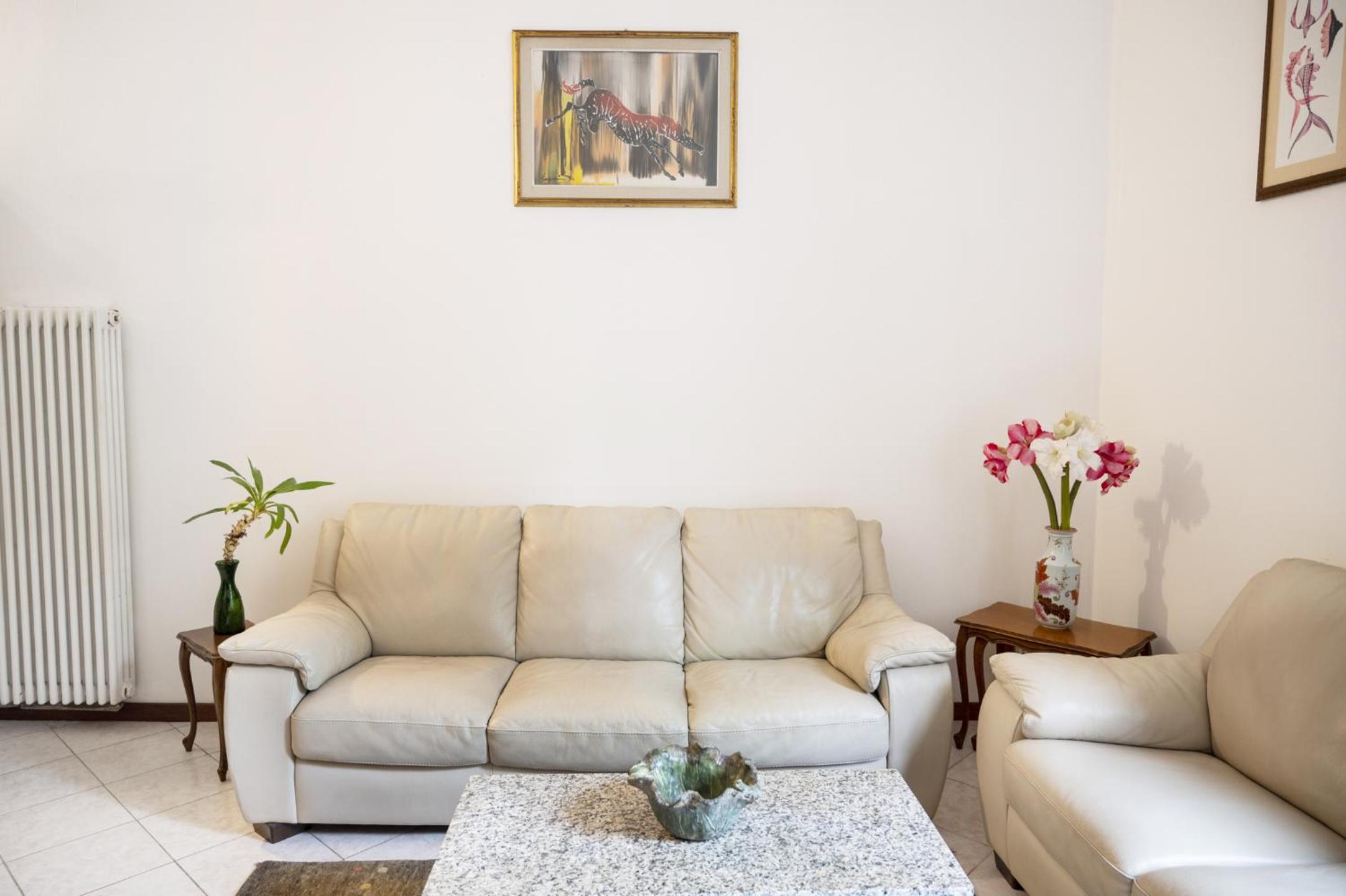 Apartment - Ground Floor - Photo 2