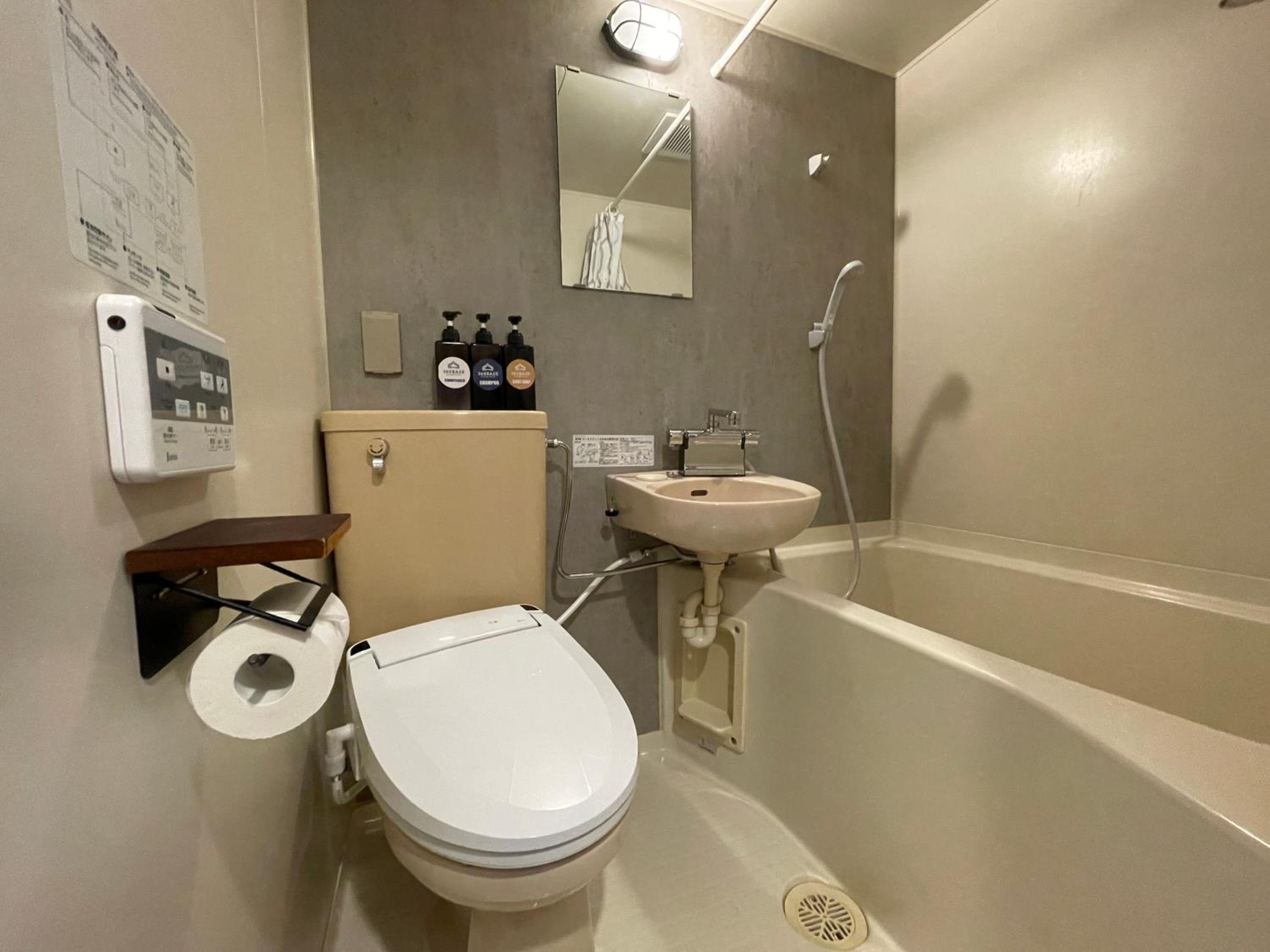 Quadruple Room with Kitchenette and Private Bathroom photo 2