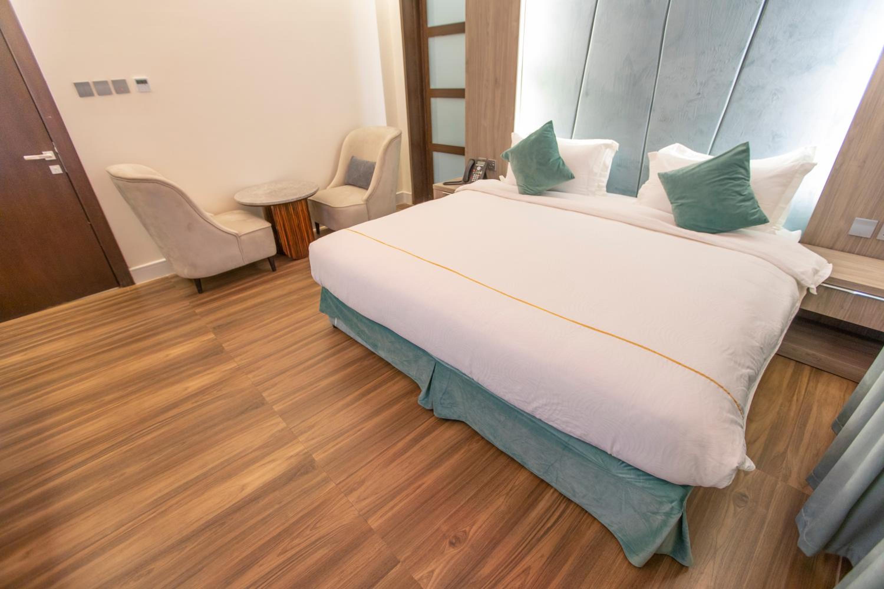 Executive Suite photo 2