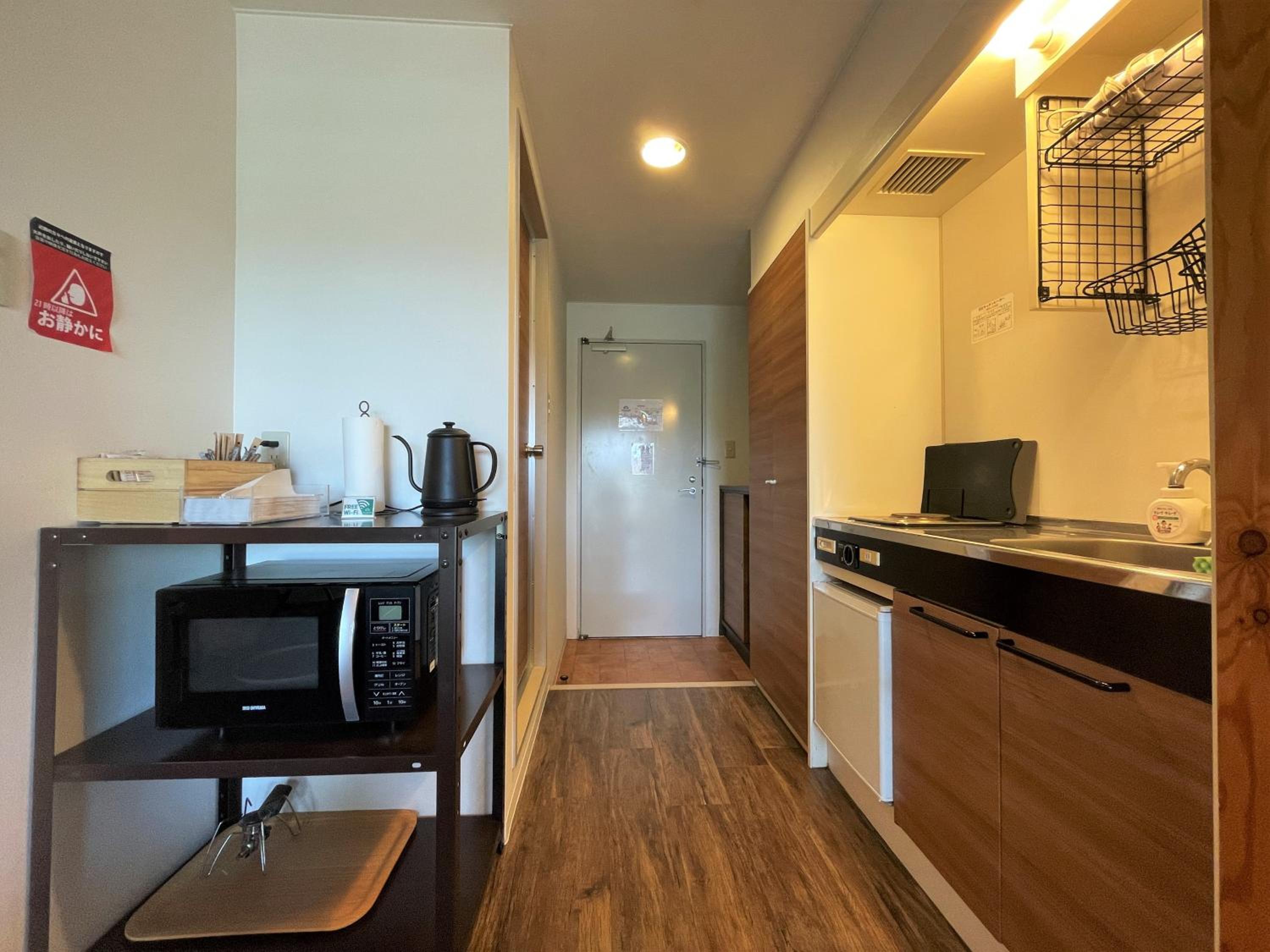 Glamping Room with Kitchenette and Private Bathroom photo 3