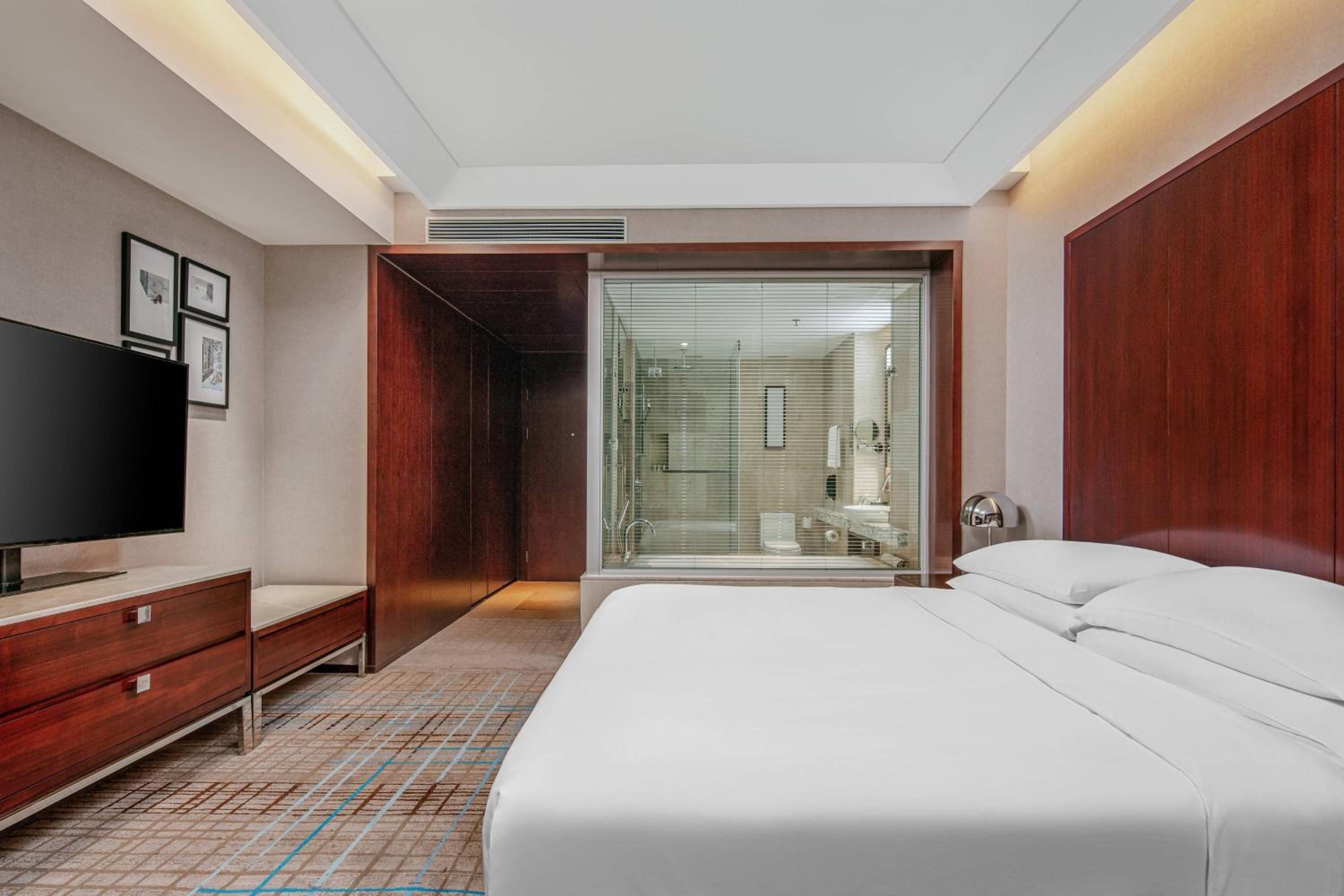 Premium King Room