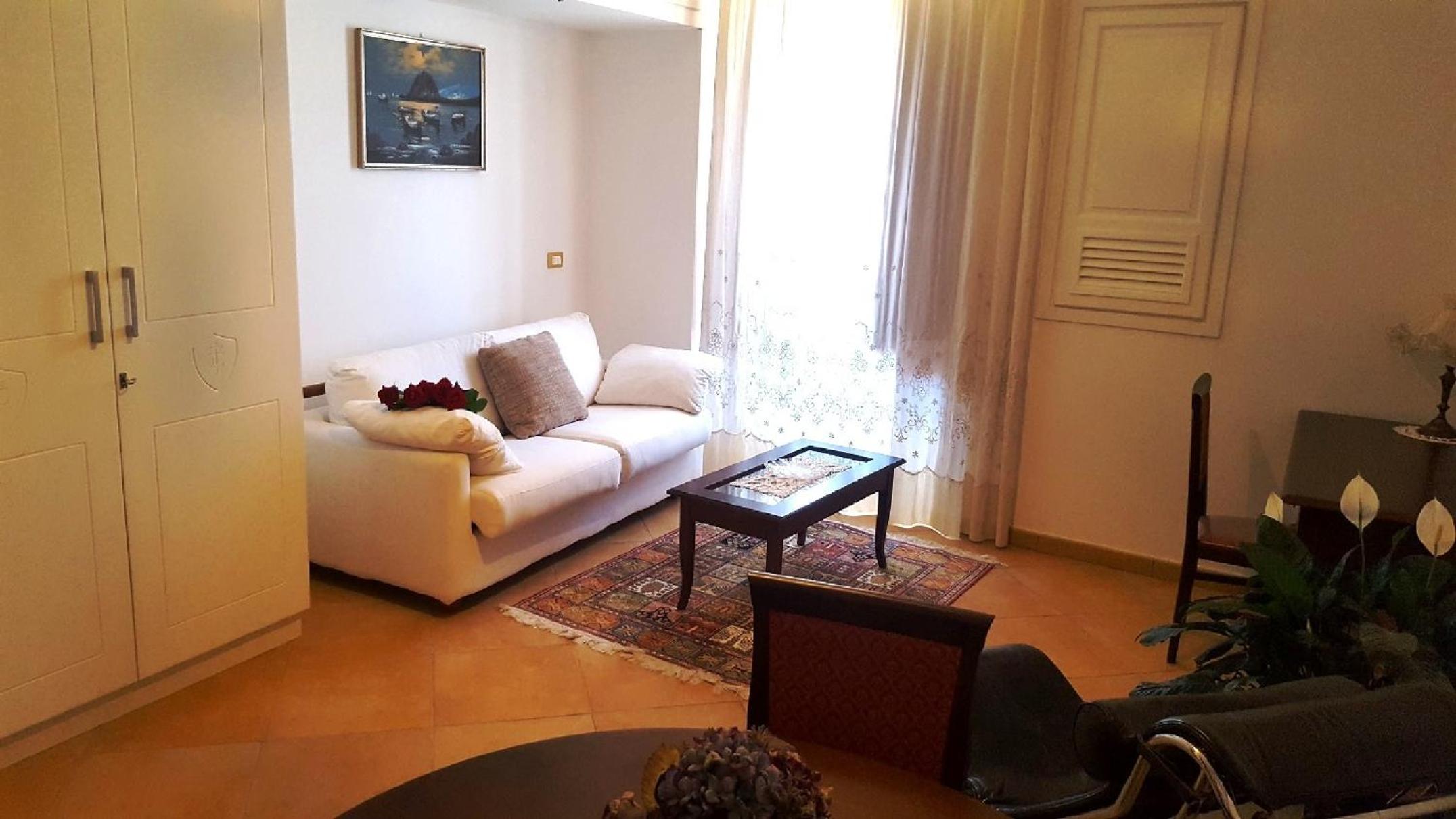 One-Bedroom Apartment photo 1