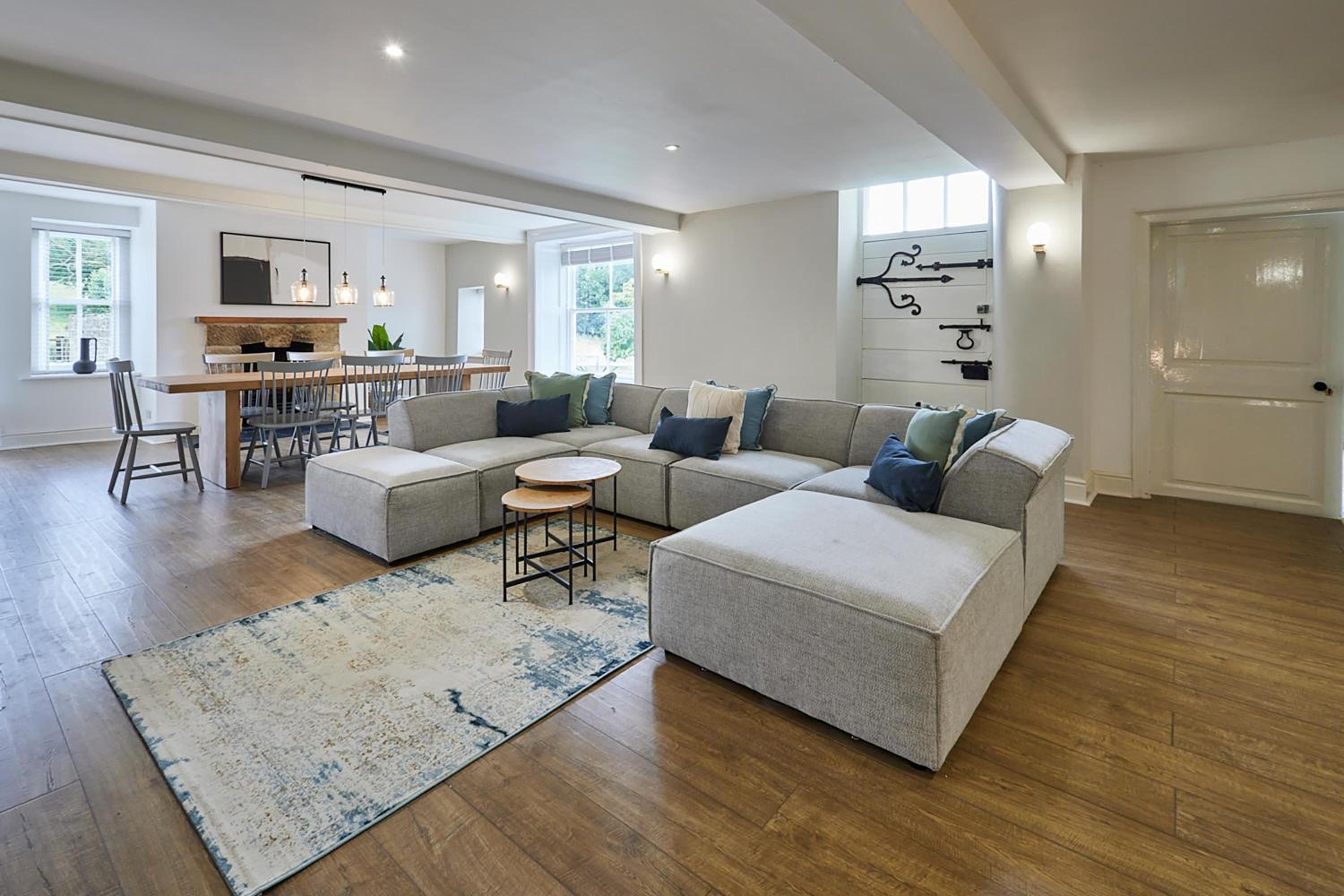 Six-Bedroom House photo 1