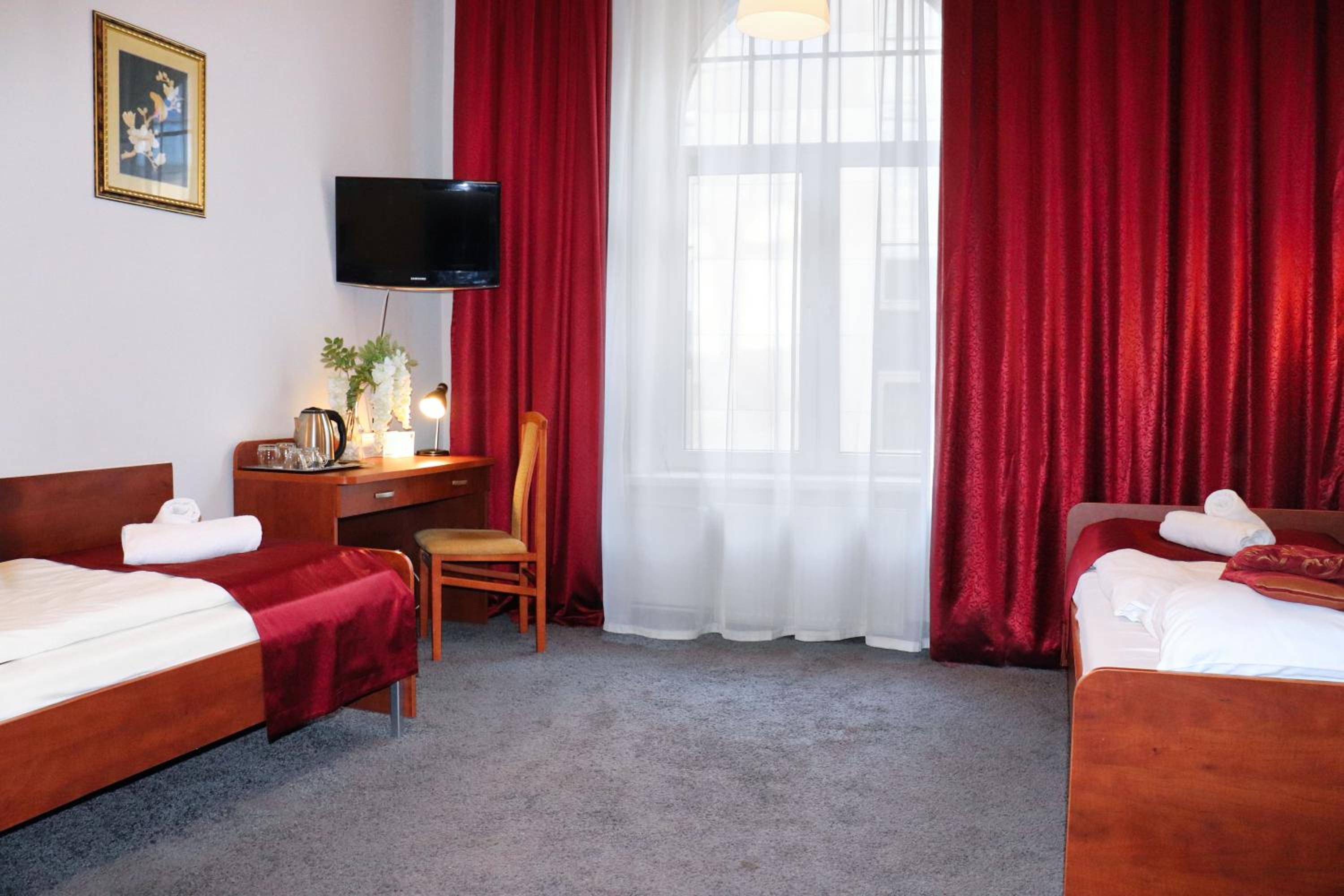 Twin Room - Photo 1