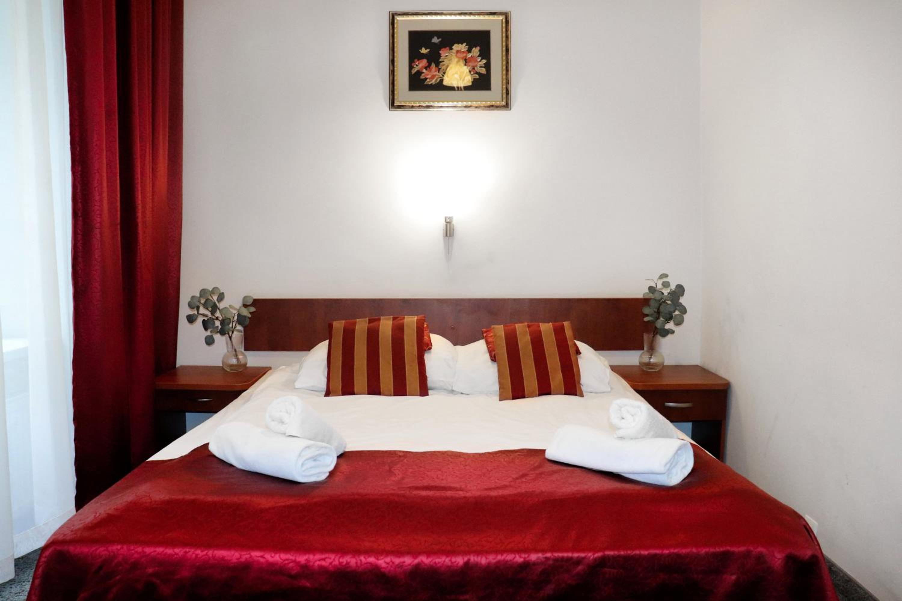 Double Room - Photo 3