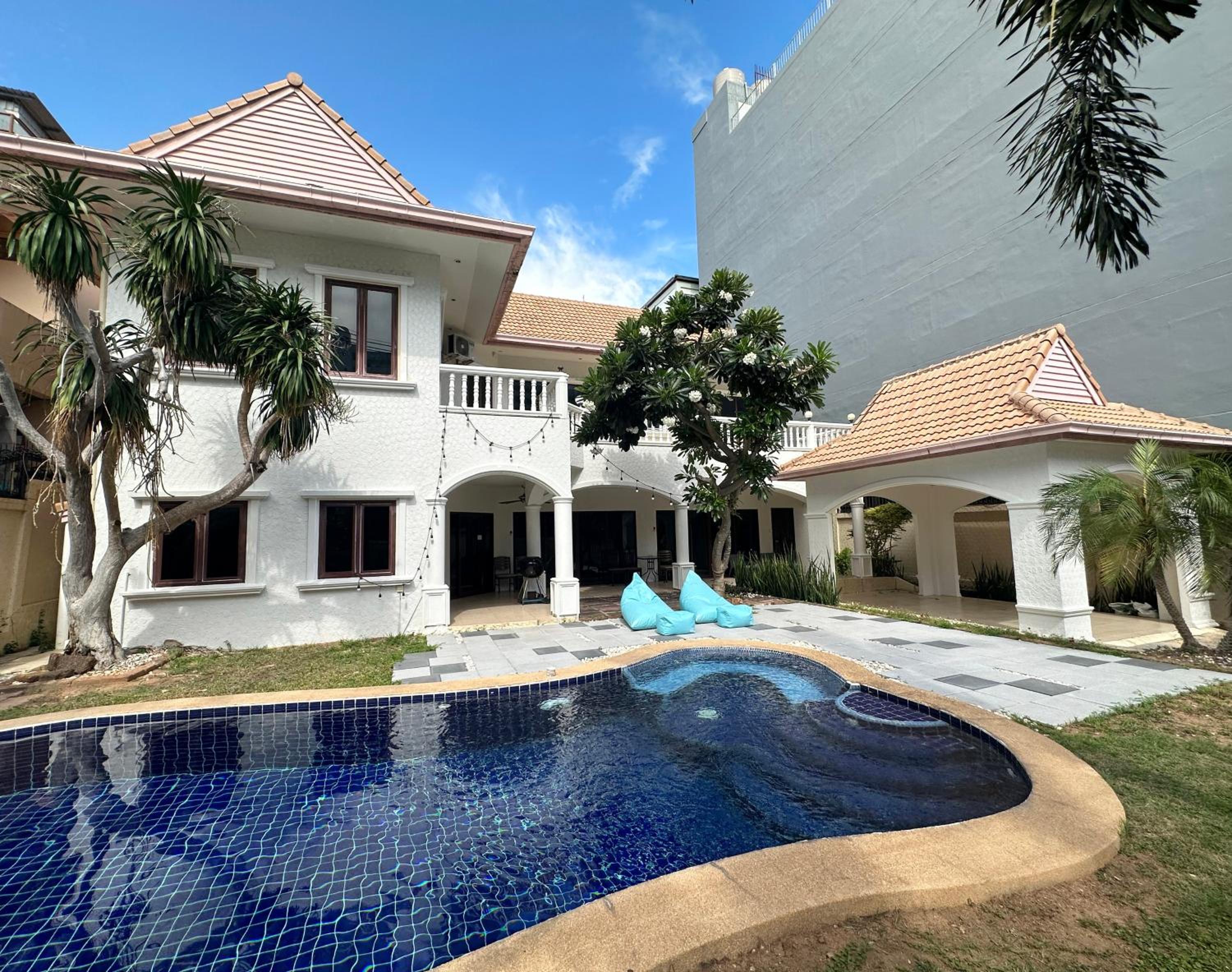 Three-Bedroom Villa - Photo 15