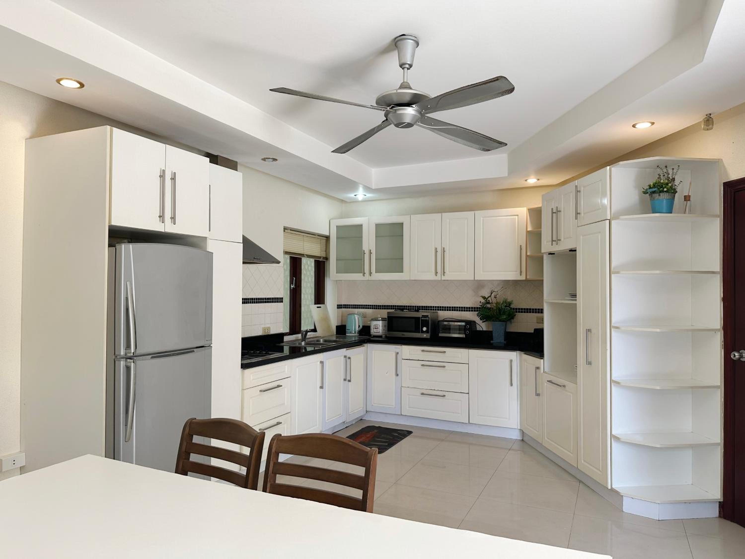 Three-Bedroom Villa - Photo 4