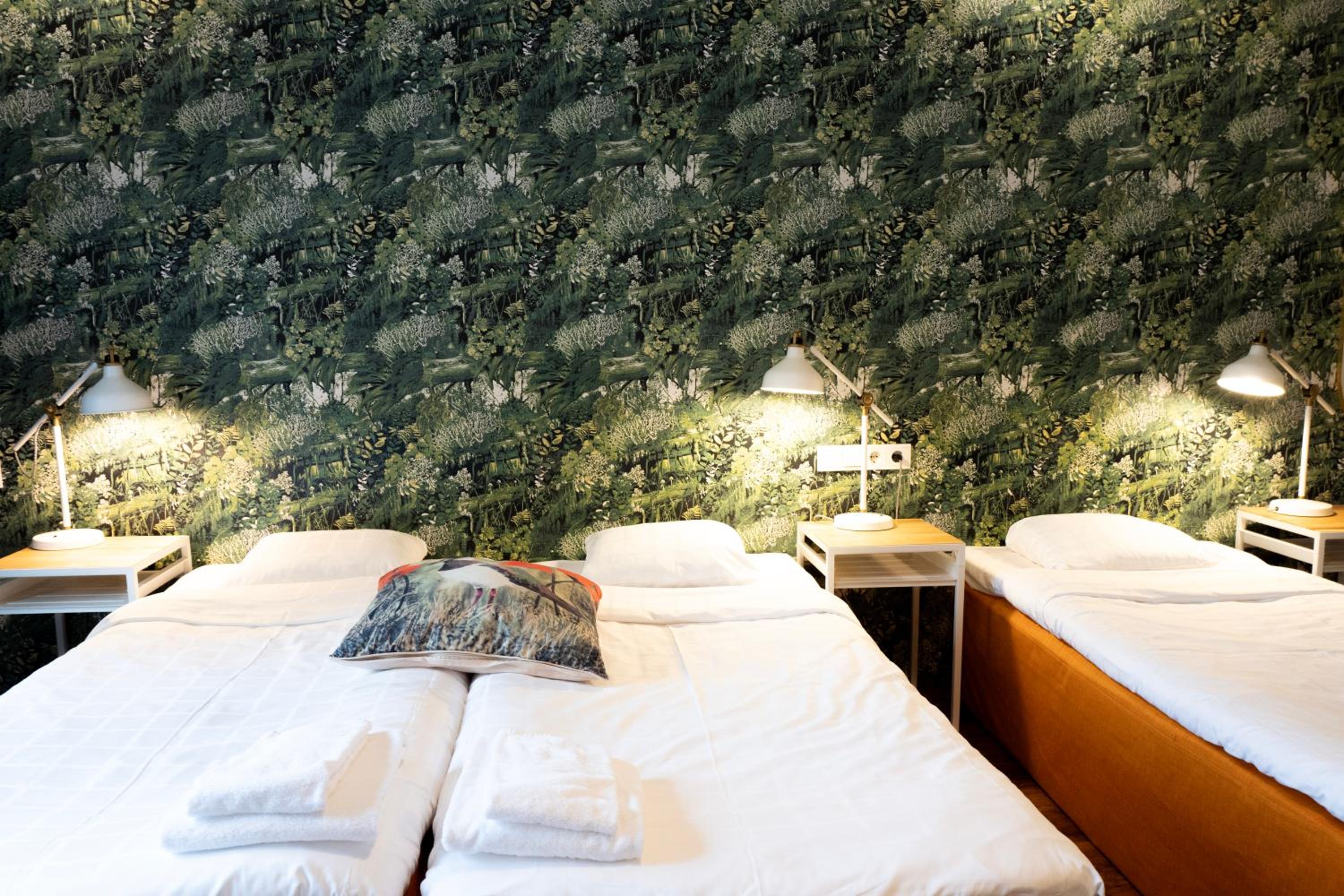 Standard Quadruple Room thumbnail 6
