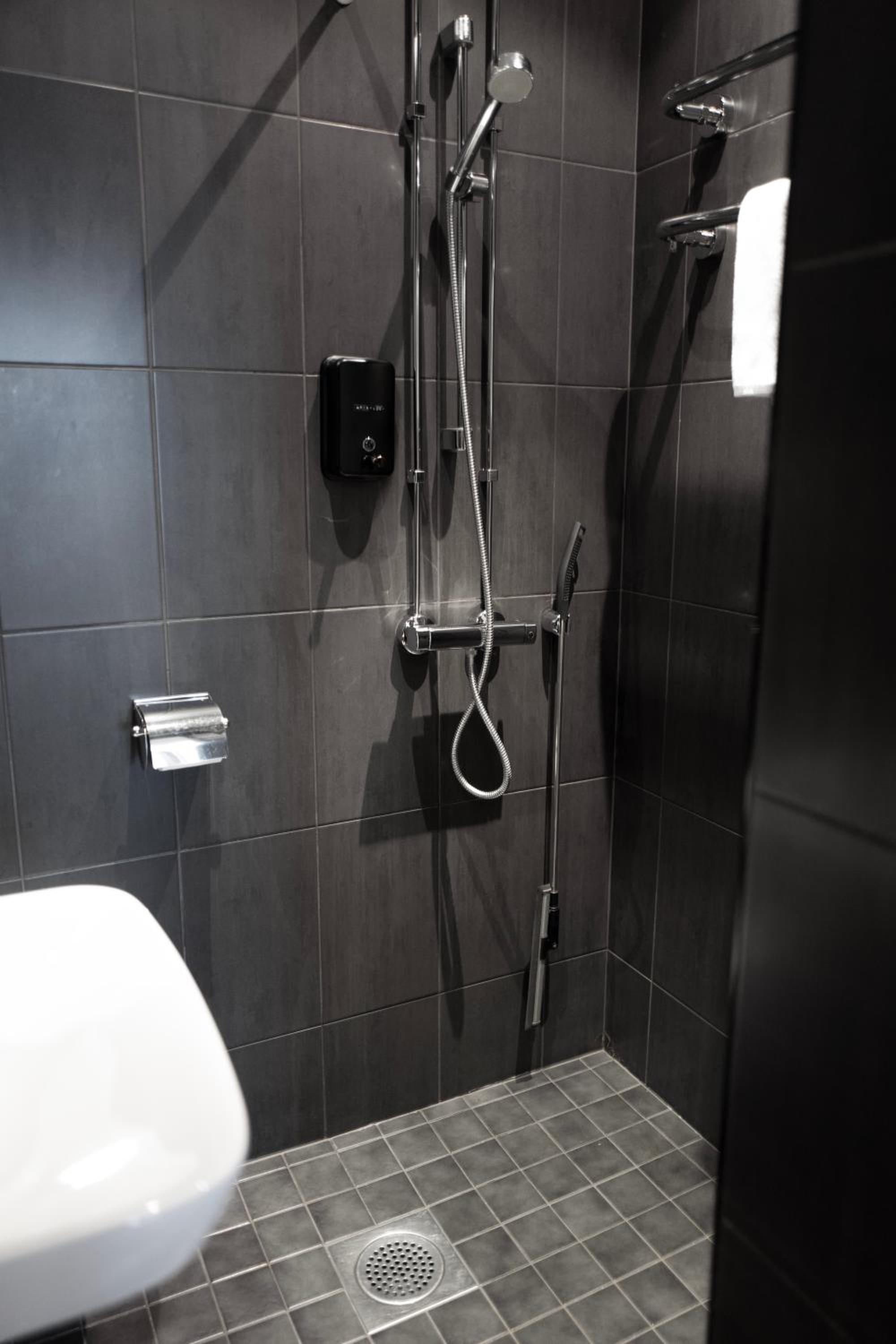 Standard Quadruple Room - Photo 8