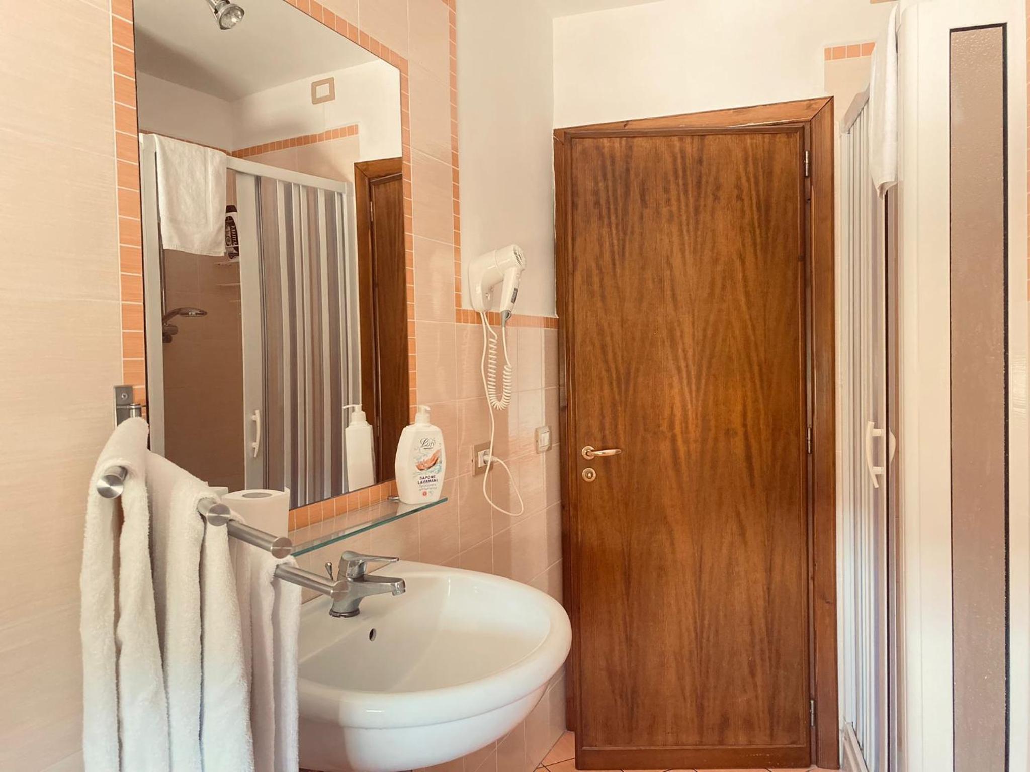 Double or Twin Room - Photo 4