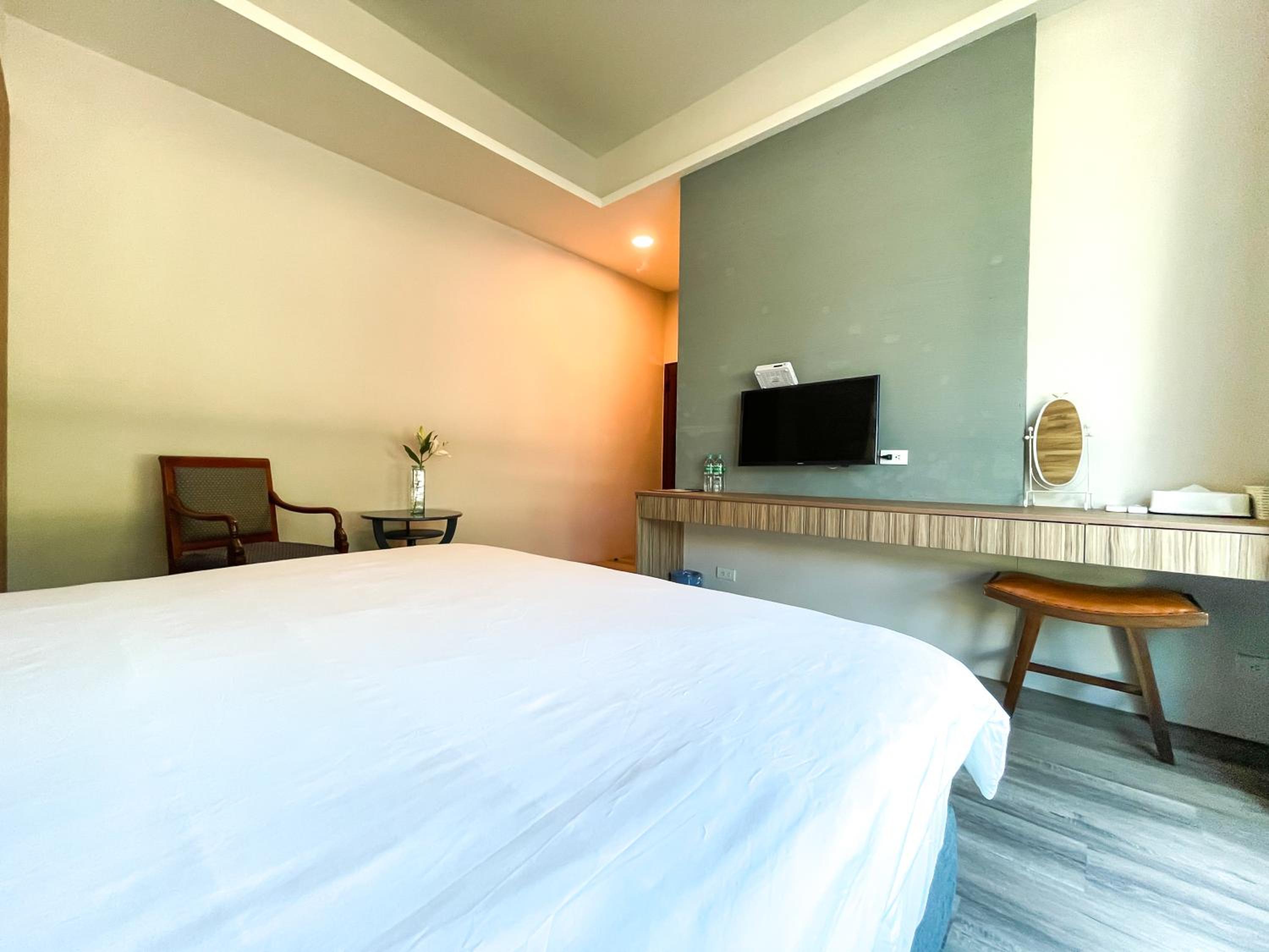 Queen Room photo 1
