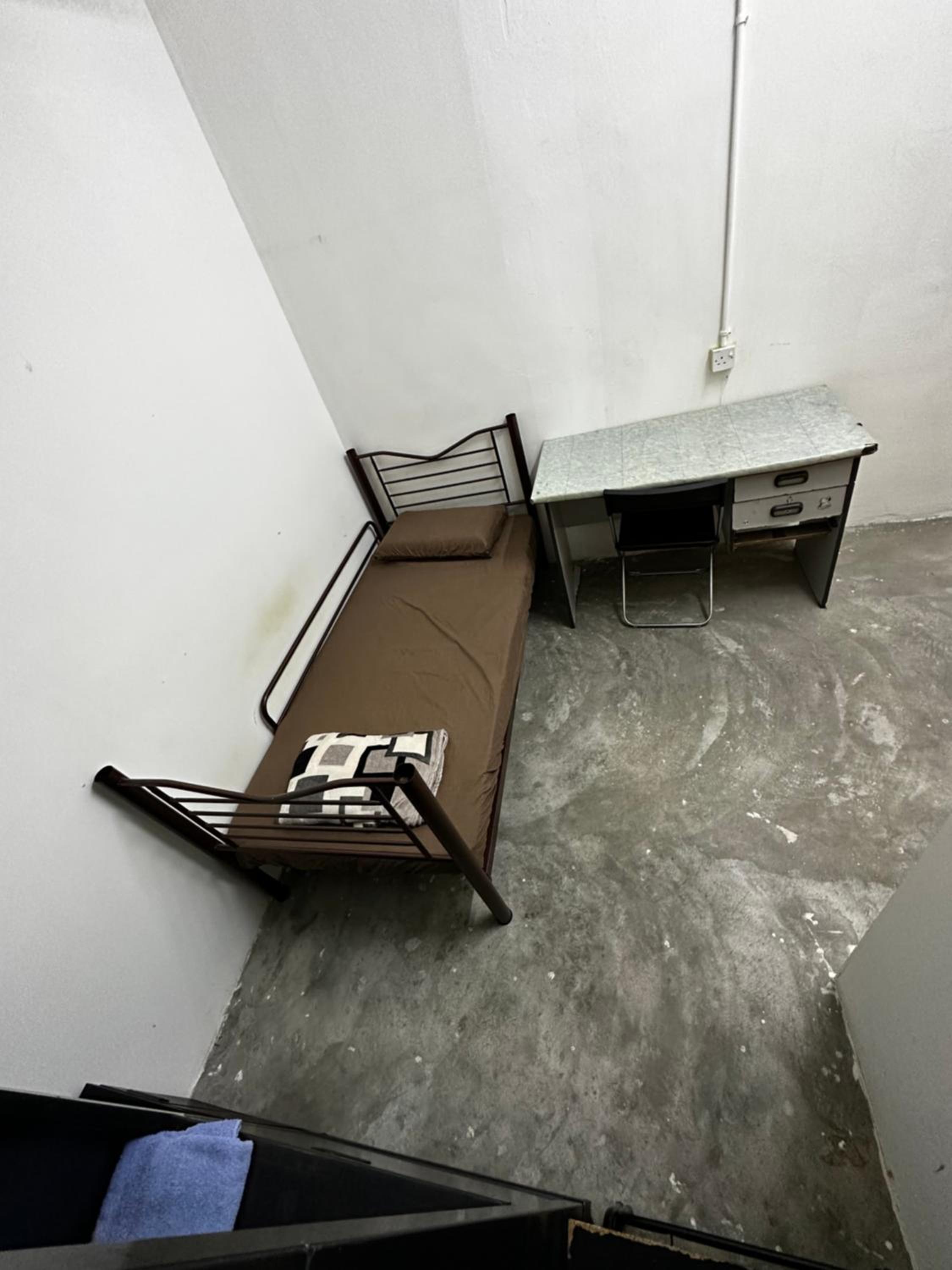 Standard Single Room with Shared Bathroom photo 3