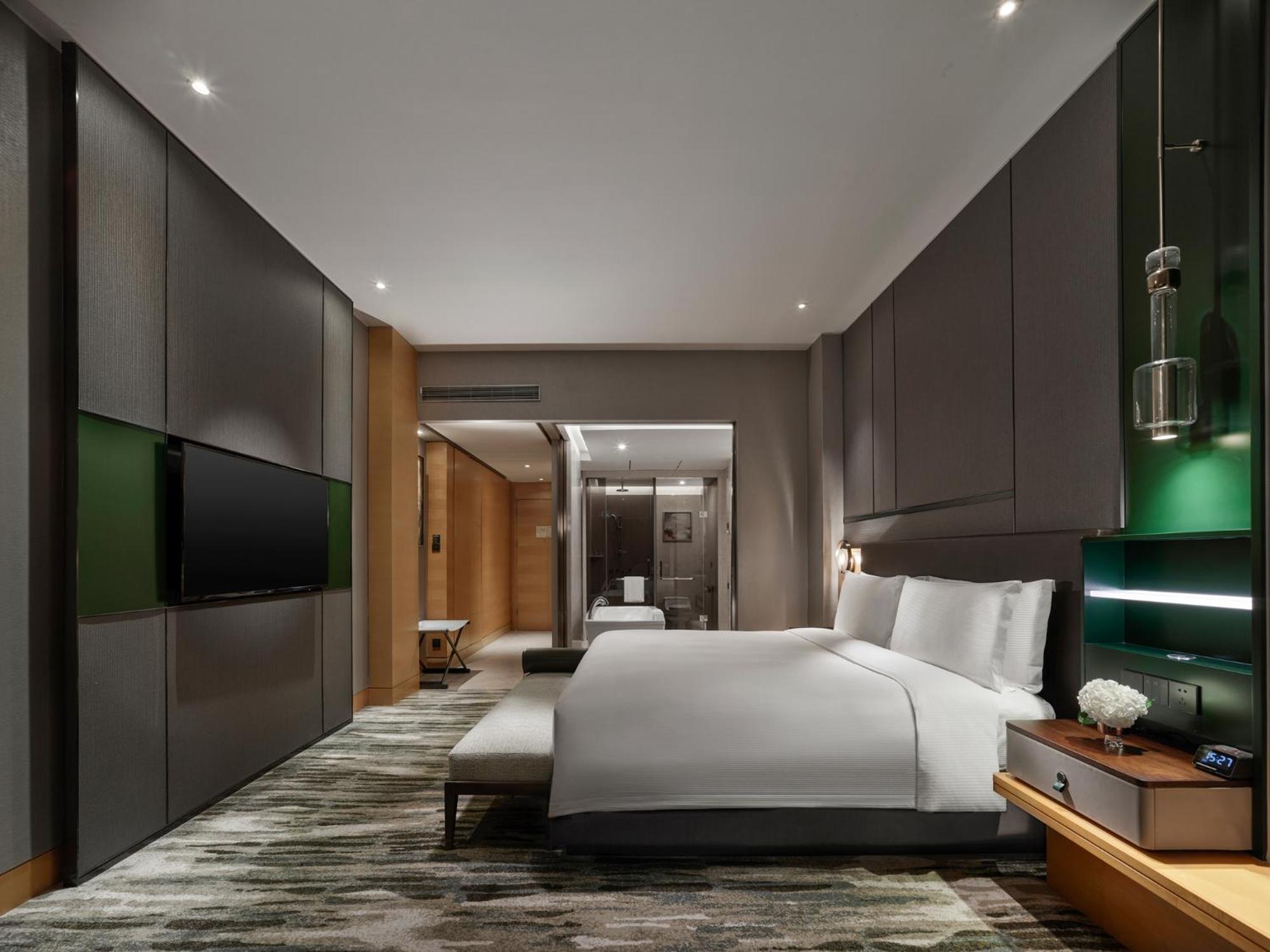 Deluxe Superior King Room - Photo 2