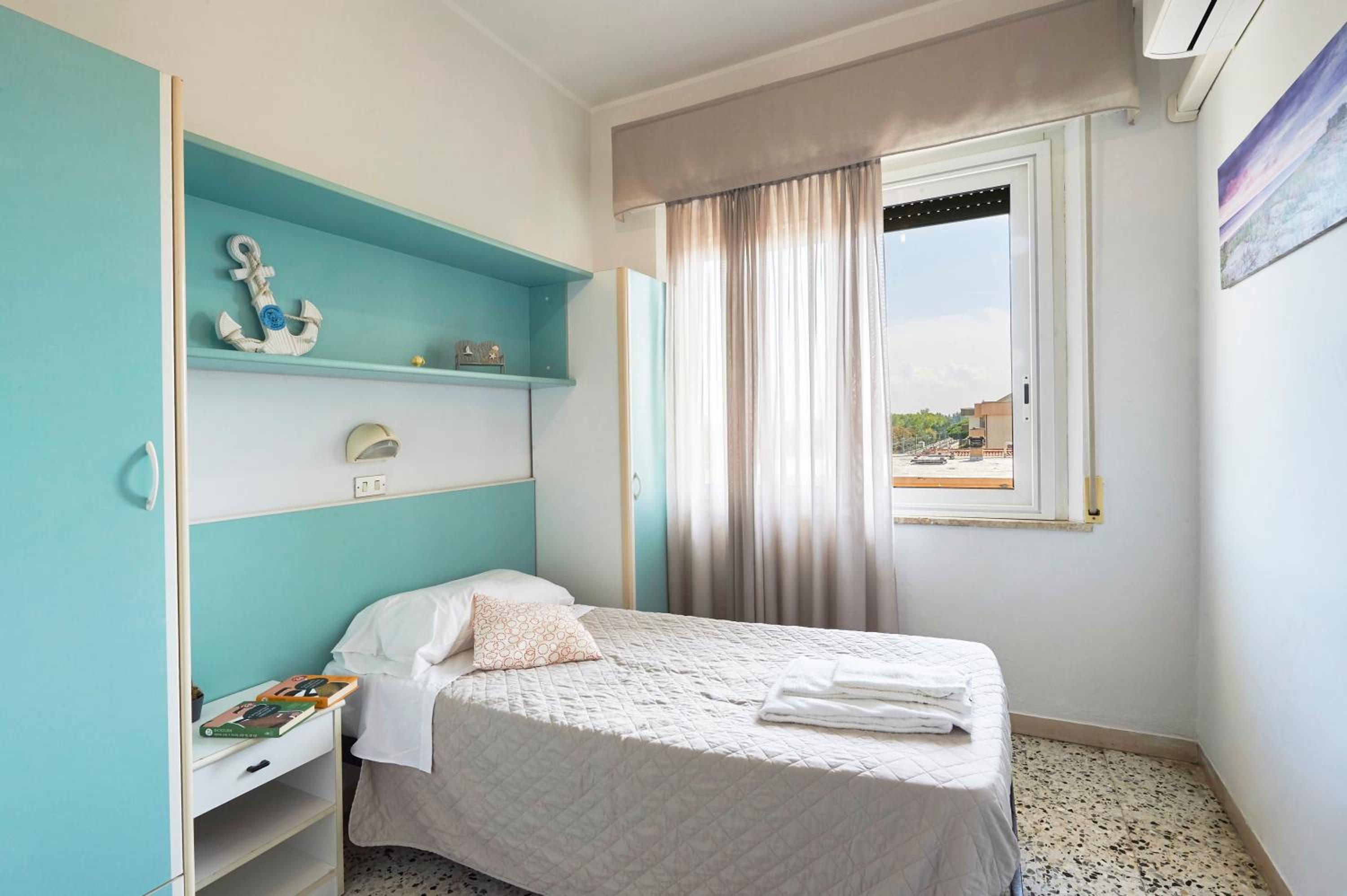 Single Room photo 3