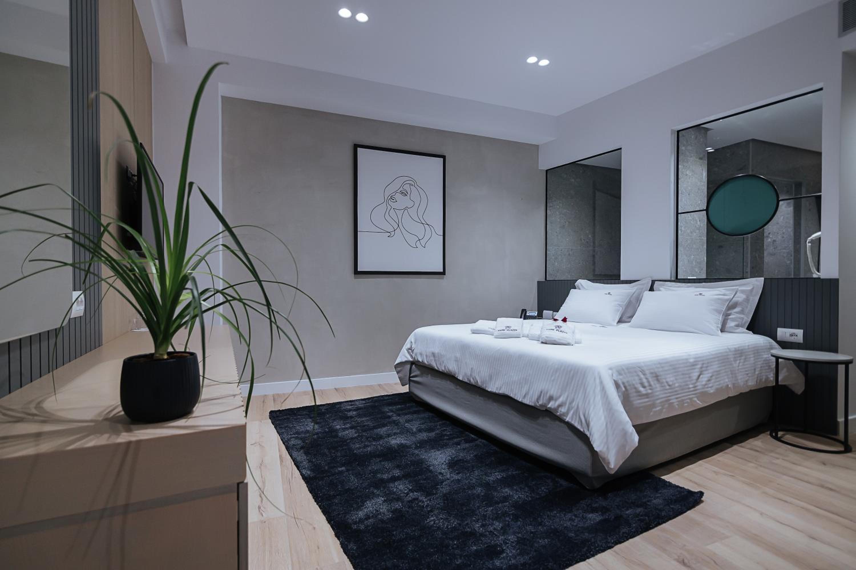 Deluxe Double Room (2 Adults + 1 Child)