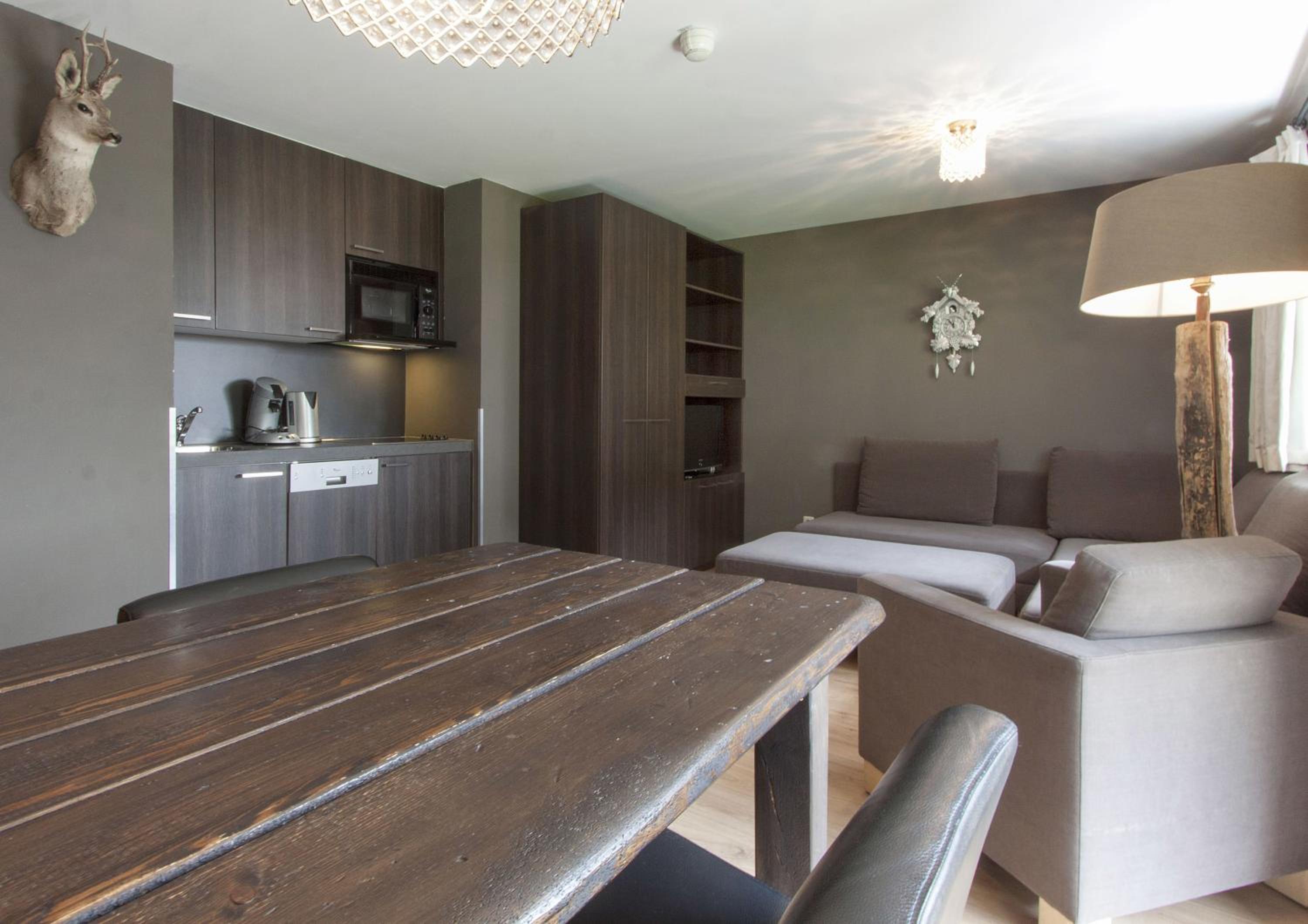 Apartment with Mountain View photo 3