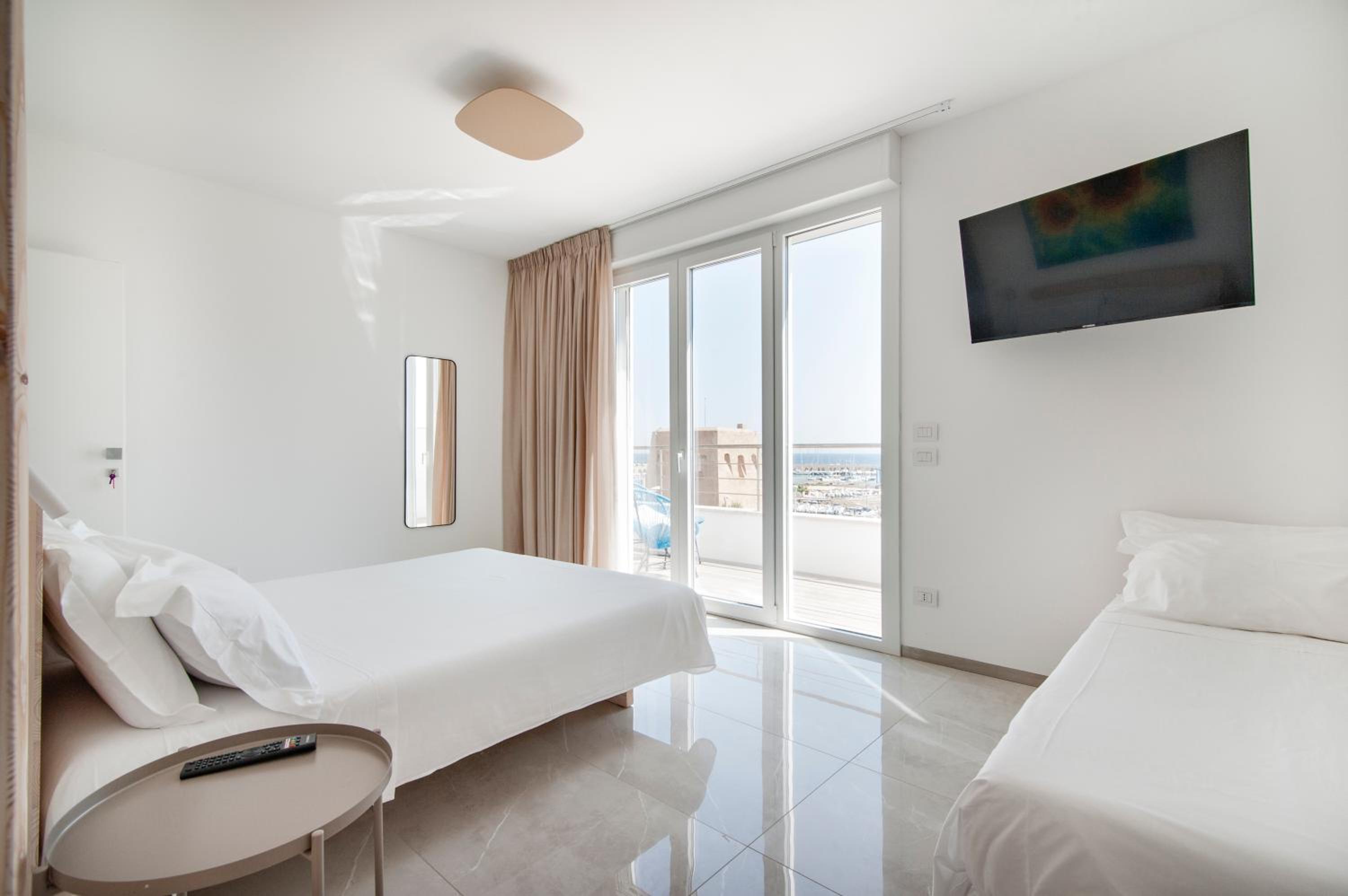 Deluxe Triple Room with Sea View - Photo 3