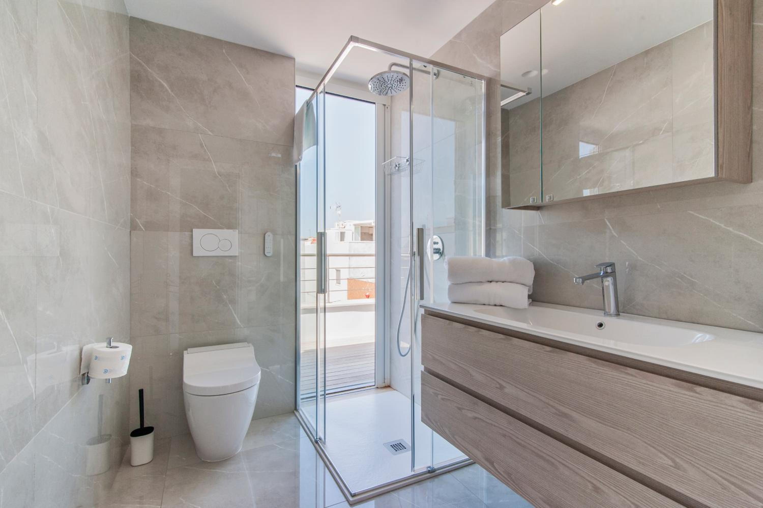 Deluxe Double Room with Sea View - Photo 4
