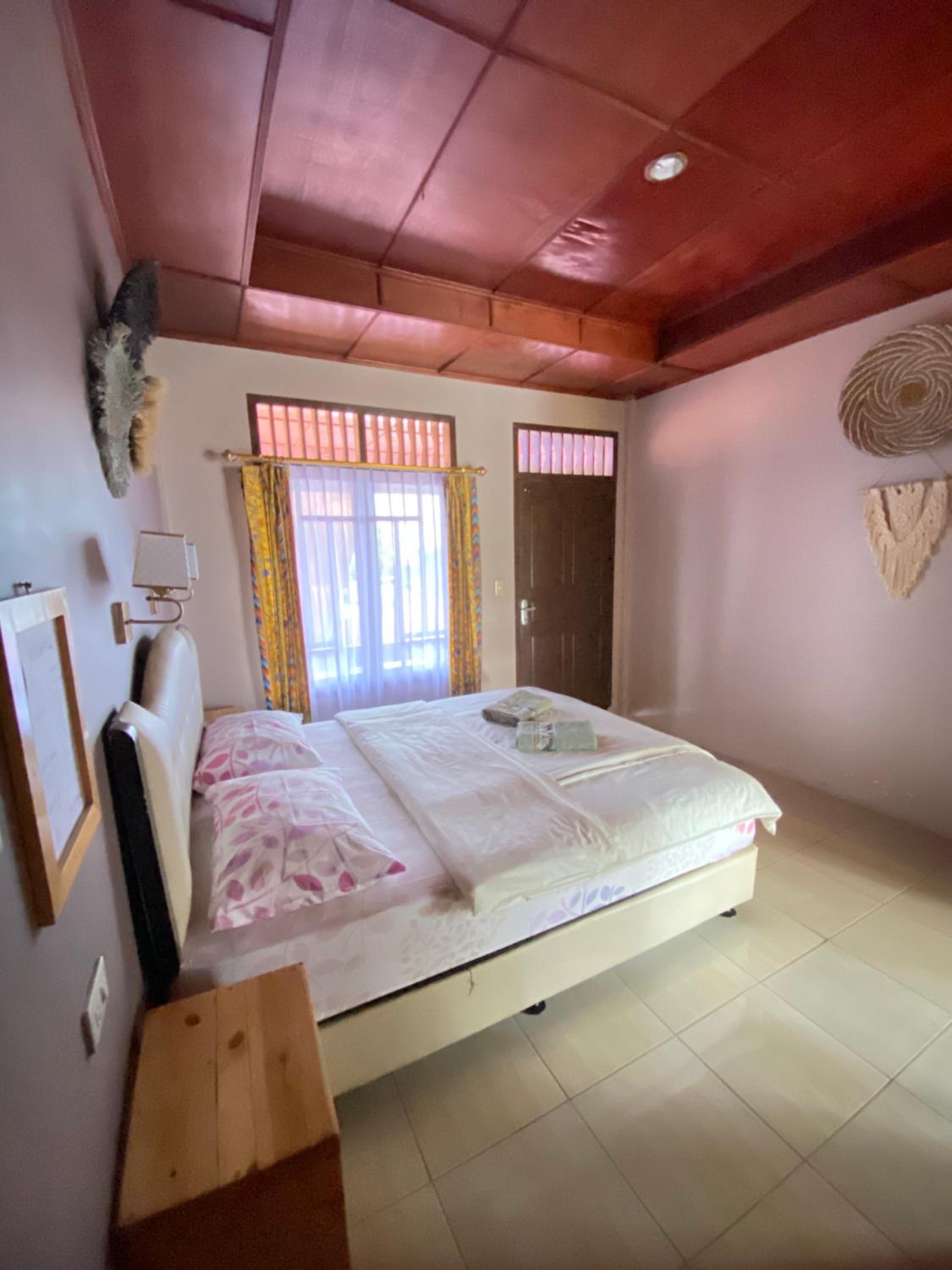 Queen Room photo 2