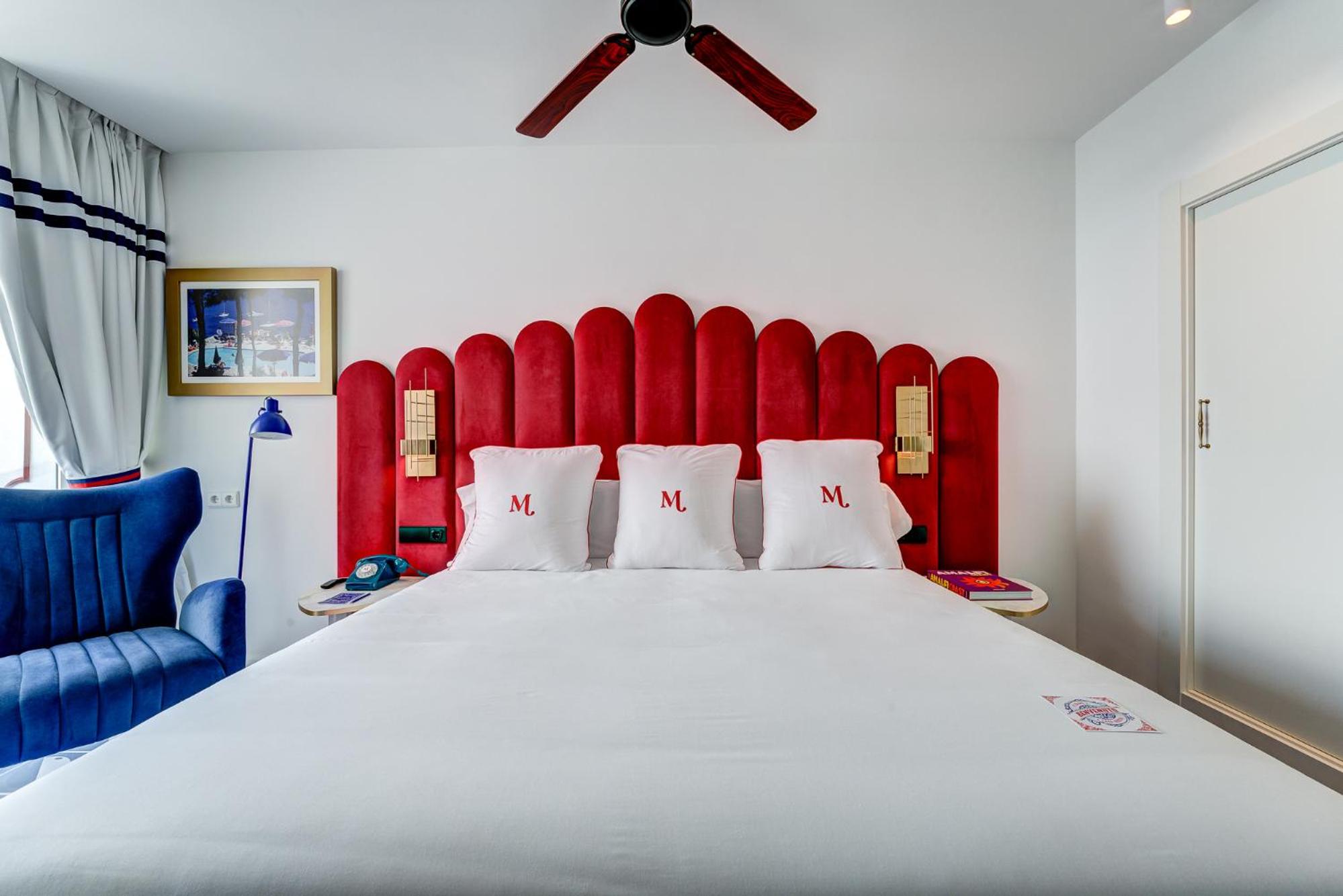 Deluxe with Balcony - Photo 3