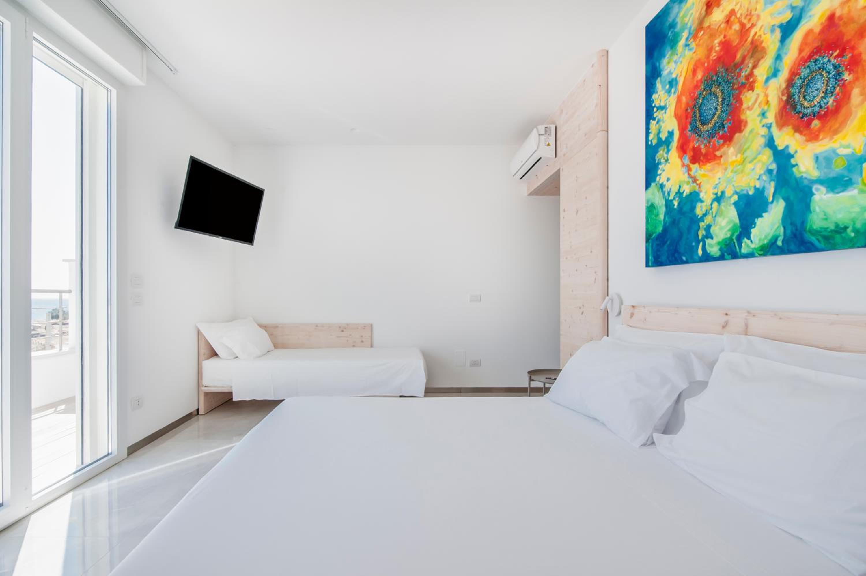 Deluxe Triple Room with Sea View - Photo 9